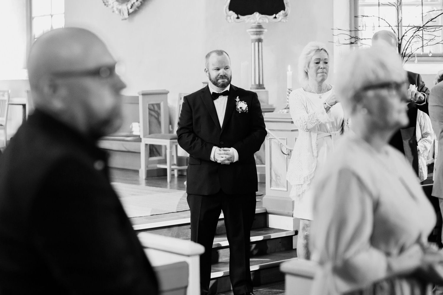 Malin och Kents bröllop i Grava kyrka i Karlstad. Bröllopsfotograf Rebecca Nordin.