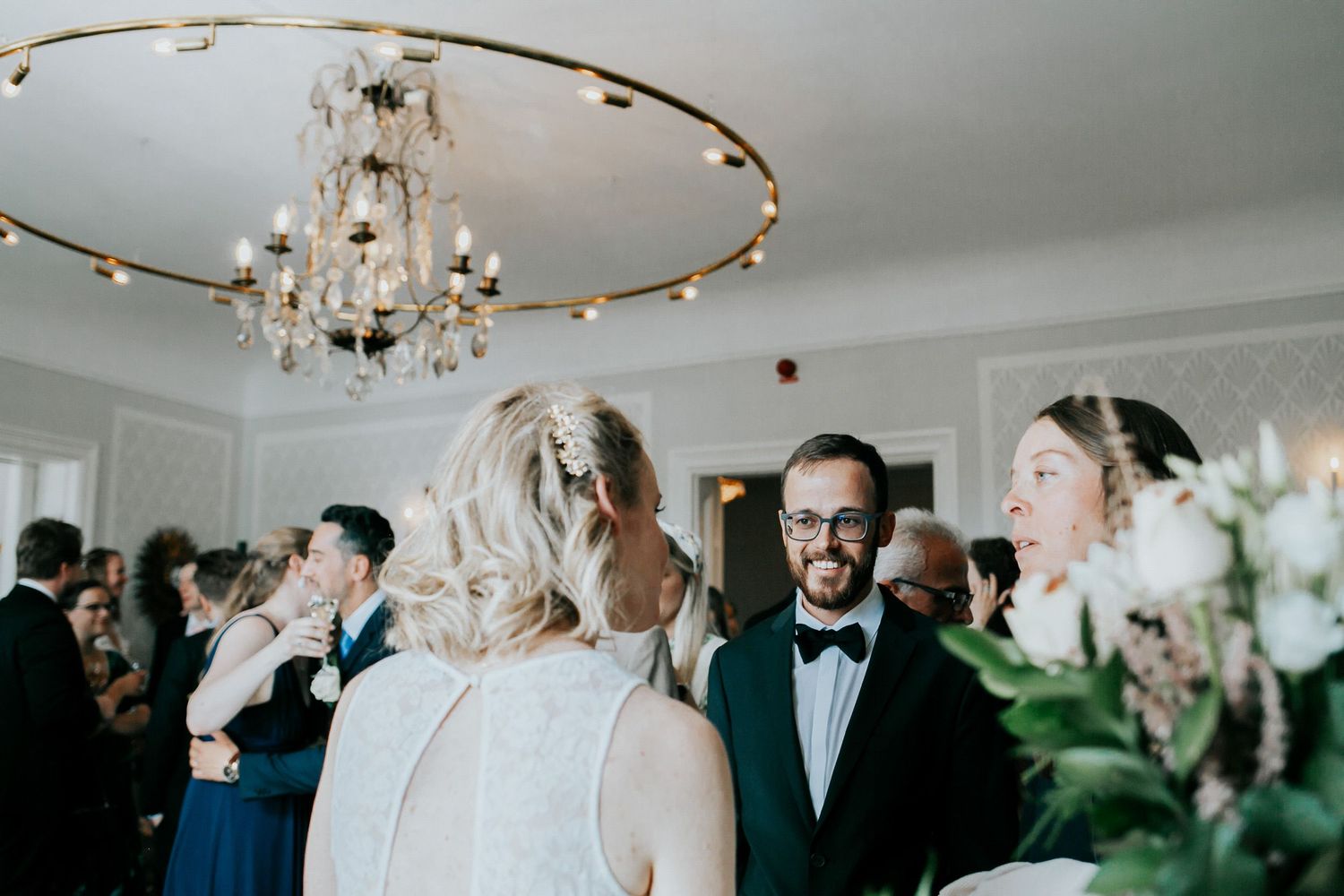 Bröllop Lydia och Foad på Elite Stadshotellet i Karlstad. Fotograf Rebecca Nordin. Bröllopsfotografering på Färjestad, Karlstad.