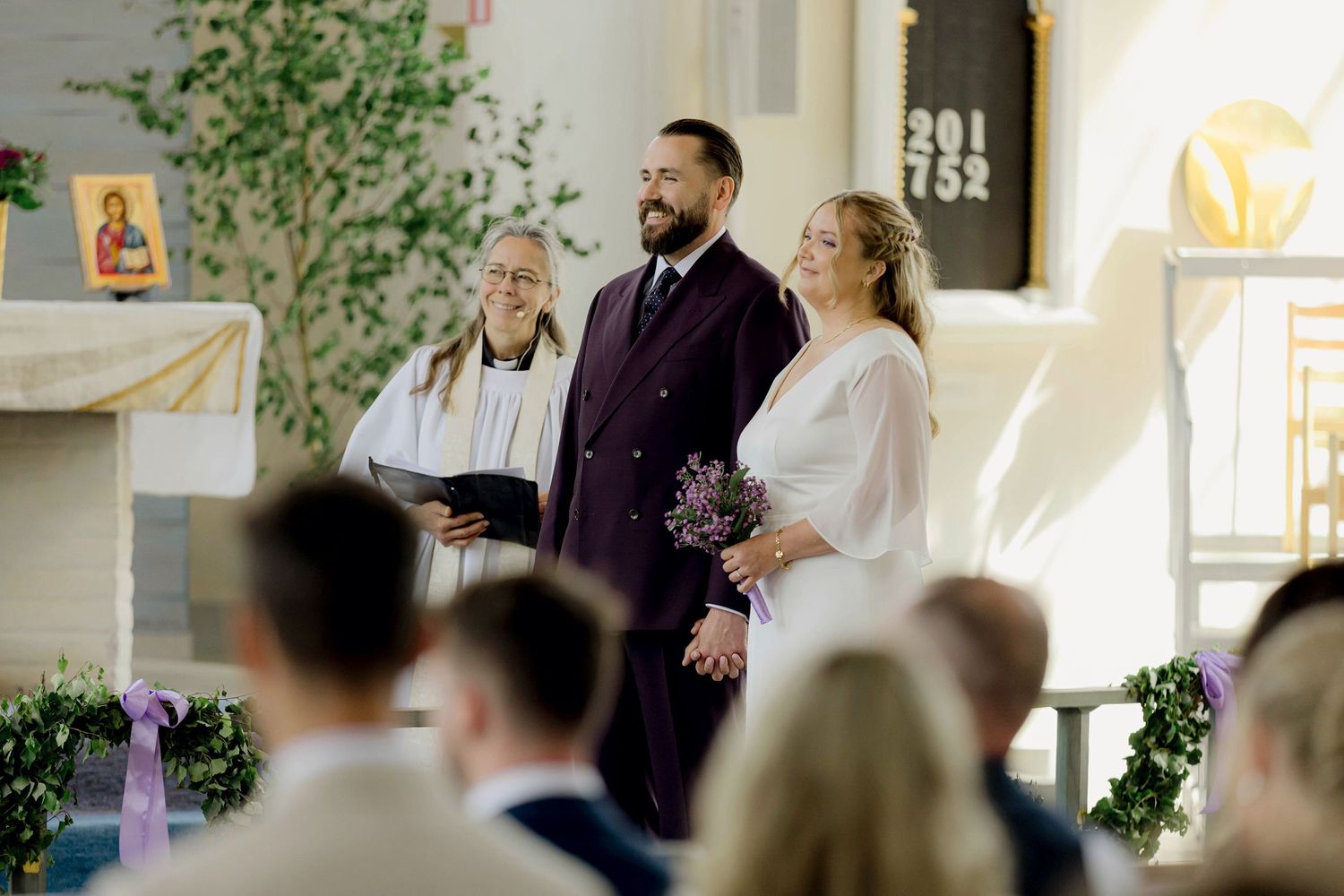 Bröllop i Brunskogs kyrka och Skutbouddens restaurang. Fotograf Rebecca Nordin. Värmland.
