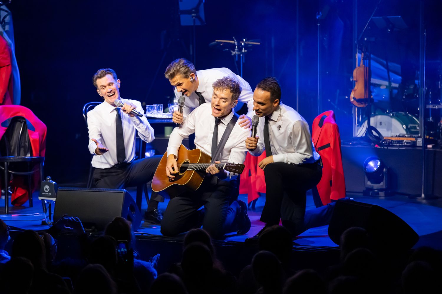 OH WHAT A NIGHT med Peter Johansson, Bruno Mitsogiannis, Robert Rydberg & David Lindgren. Jersey Boys akt 1 sjunger för en i publiken.