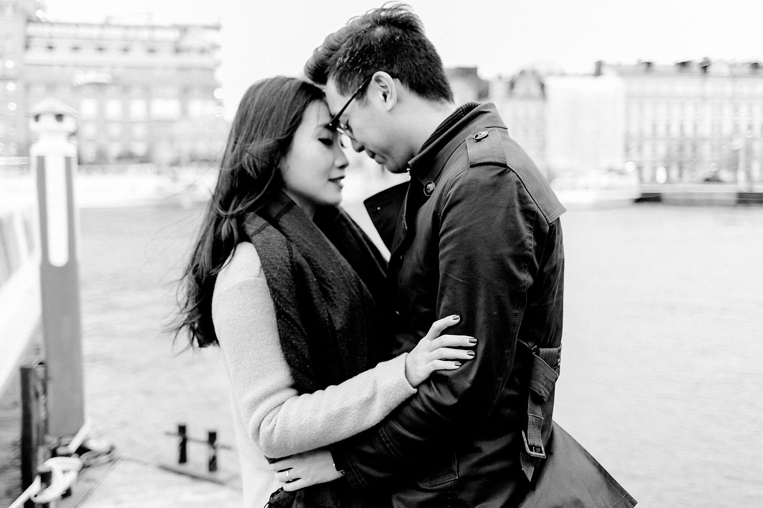 Parfotografering i Gamla stan och skeppsholmsbron i Stockholm. Fotograf Rebecca Nordin. nybroviken.