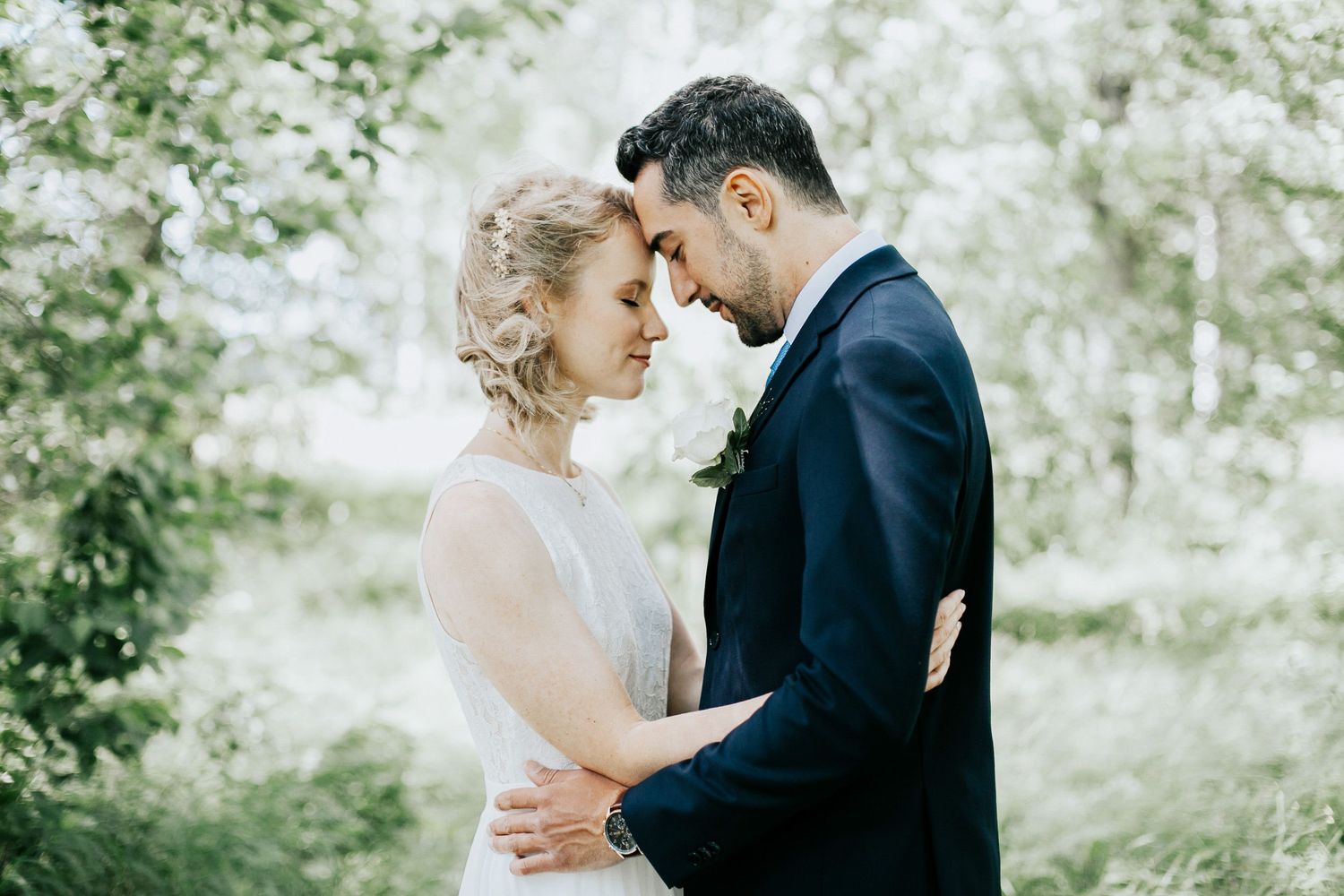 Bröllop Lydia och Foad på Elite Stadshotellet i Karlstad. Fotograf Rebecca Nordin. Bröllopsfotografering på Färjestad, Karlstad.