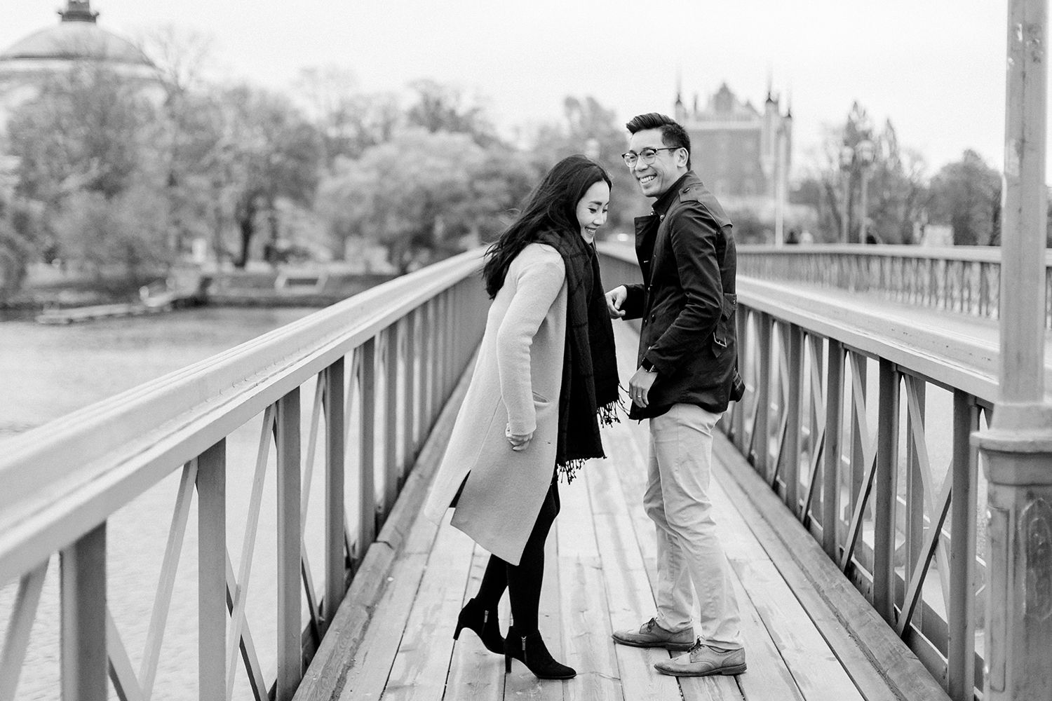 Parfotografering i Gamla stan och skeppsholmsbron i Stockholm. Fotograf Rebecca Nordin.