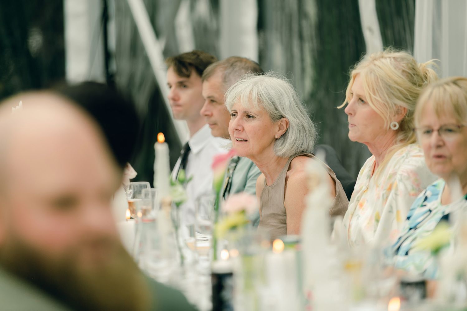 Bröllop på Presteruds herrgård i Kristinehamn. Bröllopsfotograf Rebecca Nordin i Karlstad. Bröllopsmiddagen.
