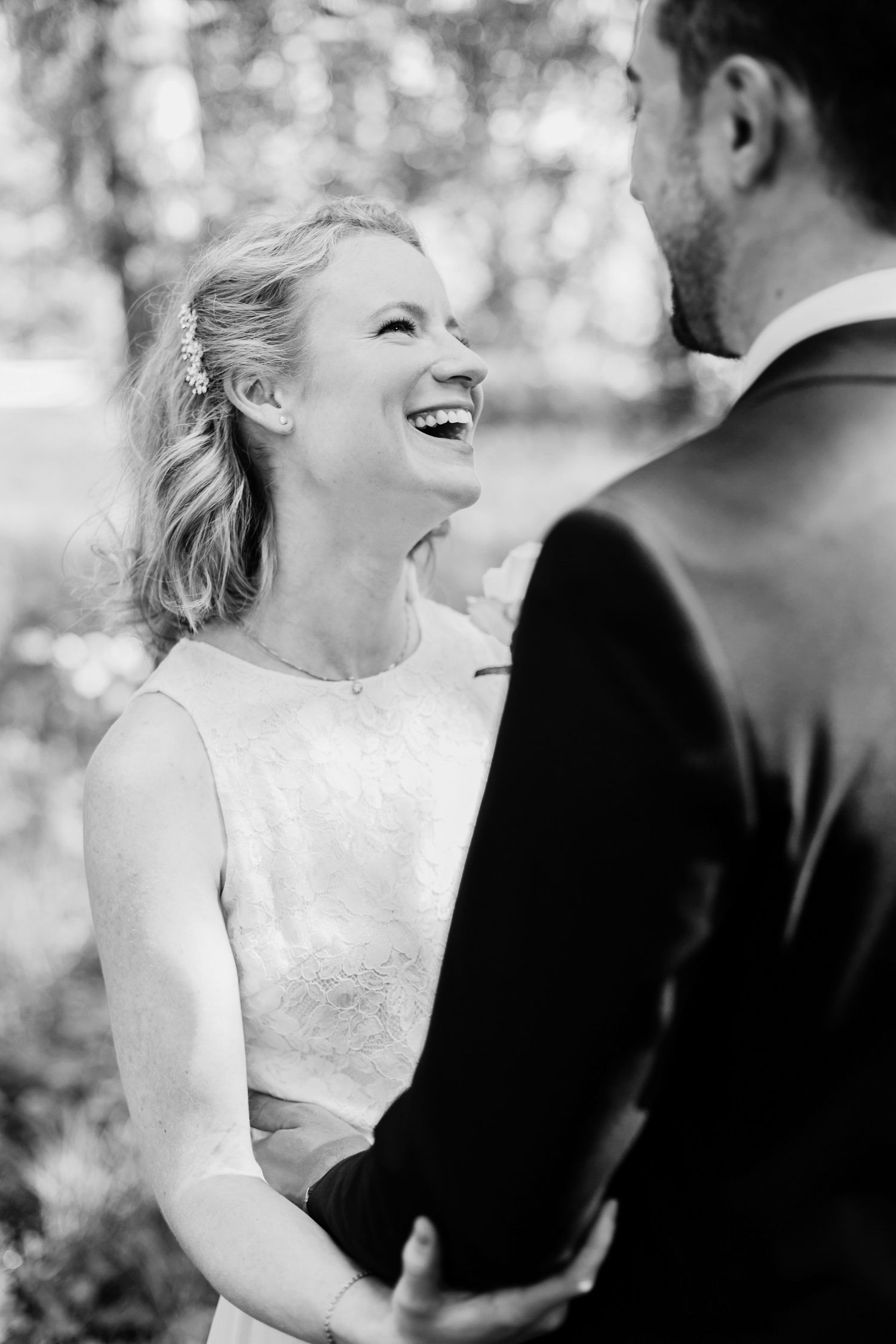 Bröllop Lydia och Foad på Elite Stadshotellet i Karlstad. Fotograf Rebecca Nordin. Bröllopsfotografering på Färjestad, Karlstad.