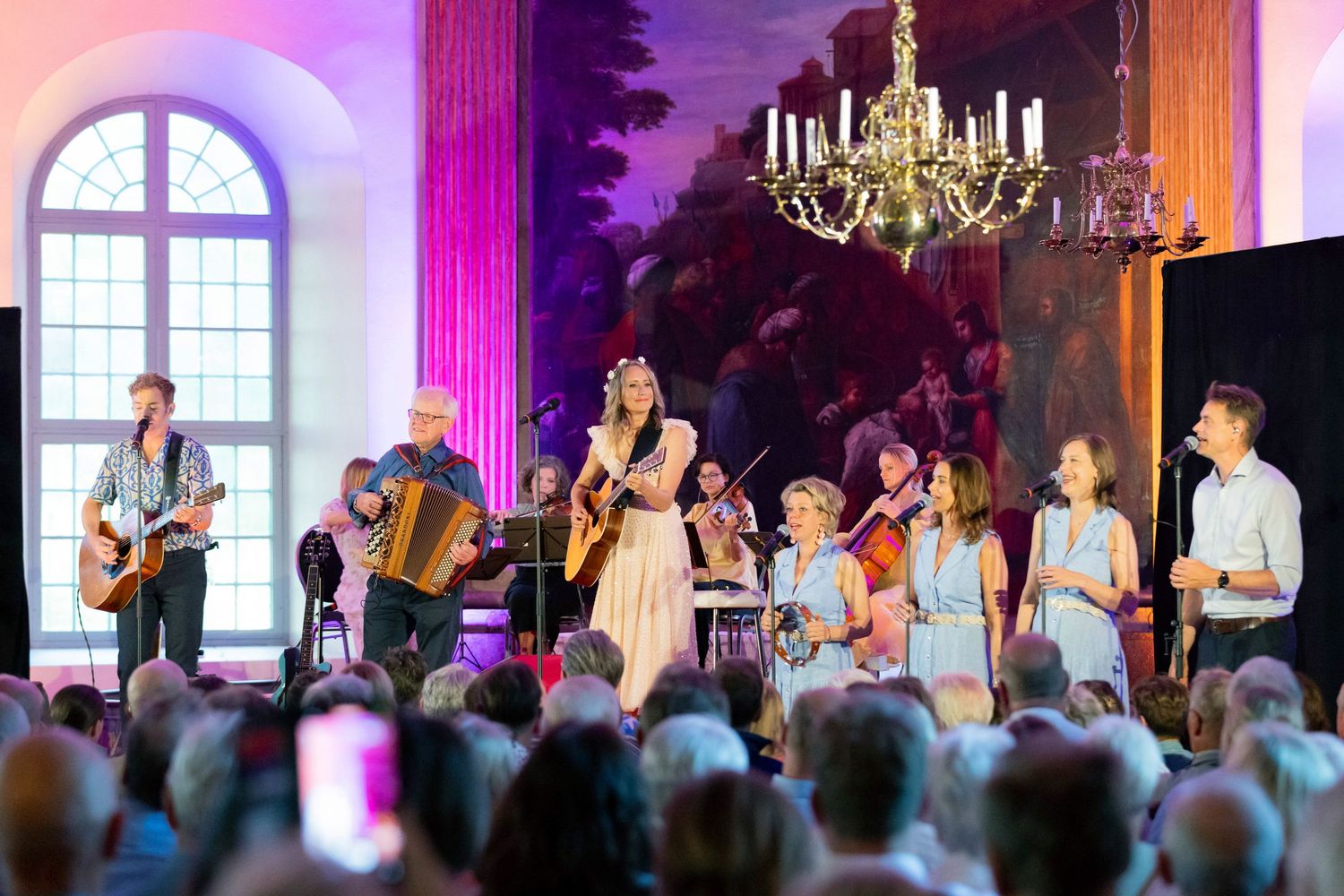 Sommarkonsert med Peter Johansson och Matilda Grün 2025. Kusiner och familj. Fotograf Rebecca Nordin.