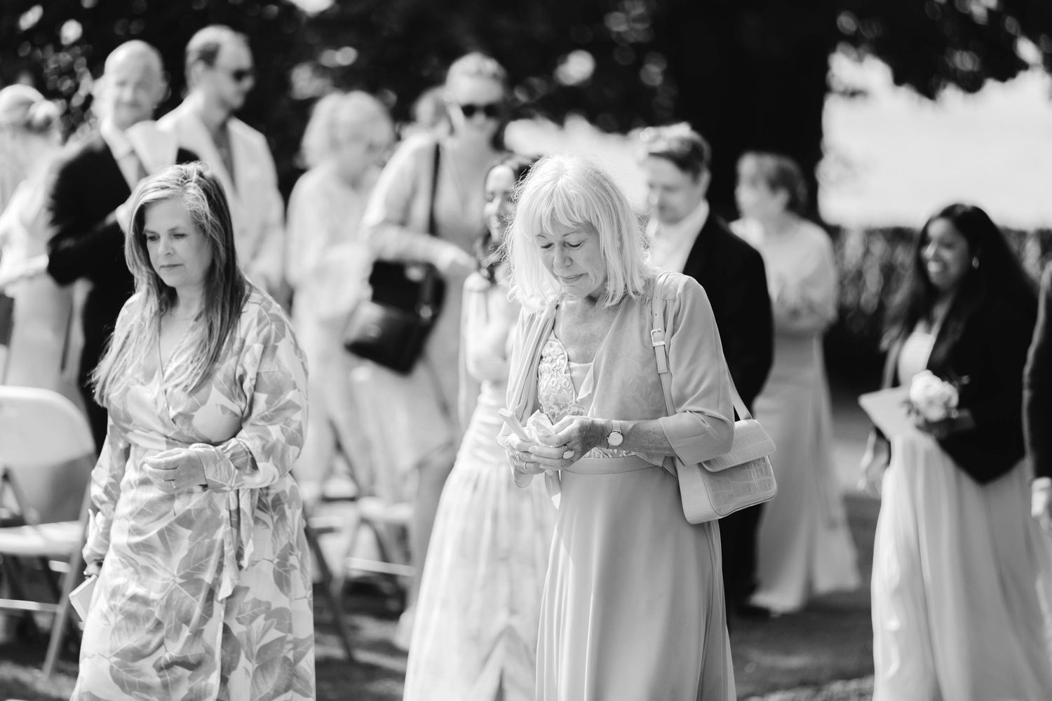 Bröllop på Presteruds herrgård i Kristinehamn. Bröllopsfotograf Rebecca Nordin i Karlstad. Gratulationer efter vigsel.