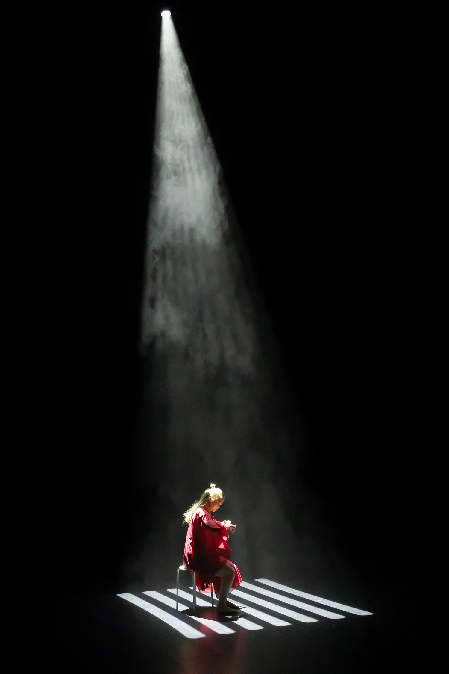Dans vid KAU (Dansåret och danspedagogiska året på Karlstads universitet) Vårshow 2026 med Systerskap av Karin Lilja. Fotograf Rebecca Nordi
