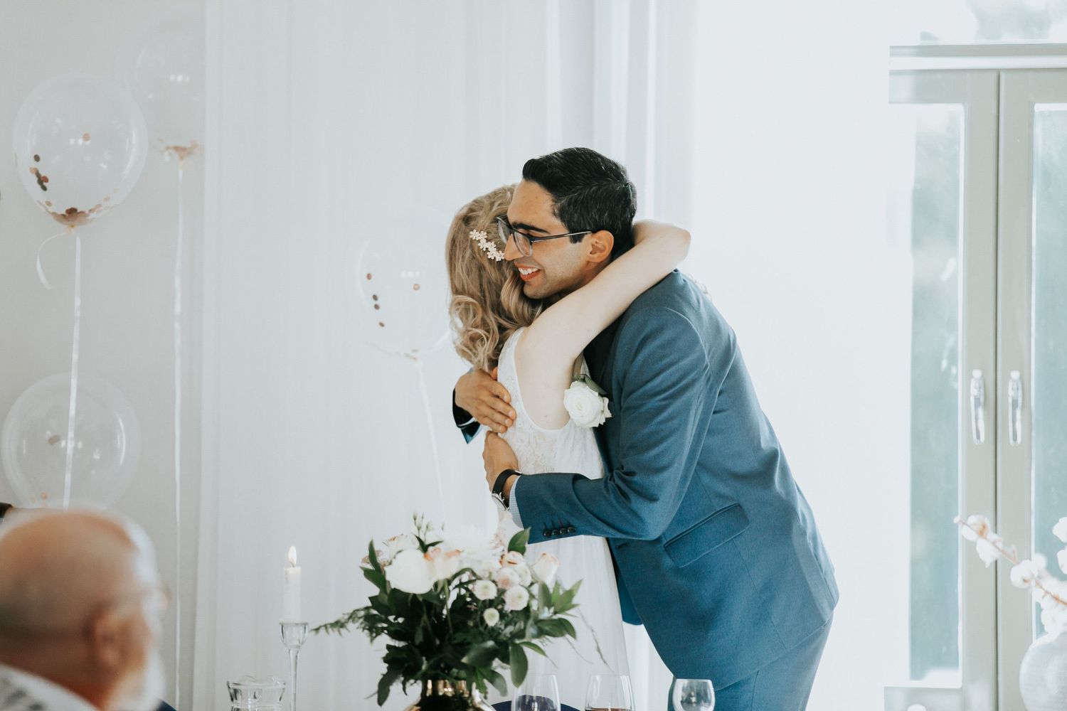 Bröllop Lydia och Foad på Elite Stadshotellet i Karlstad. Fotograf Rebecca Nordin. Bröllopsfotografering på Färjestad, Karlstad.
