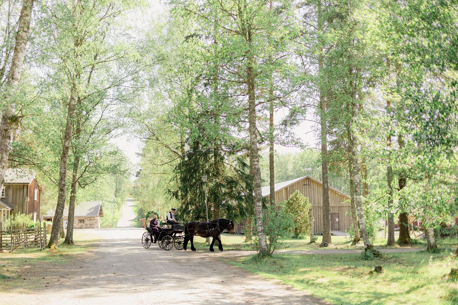 Bröllop i Brunskogs kyrka och Skutbouddens restaurang. Fotograf Rebecca Nordin. Värmland.