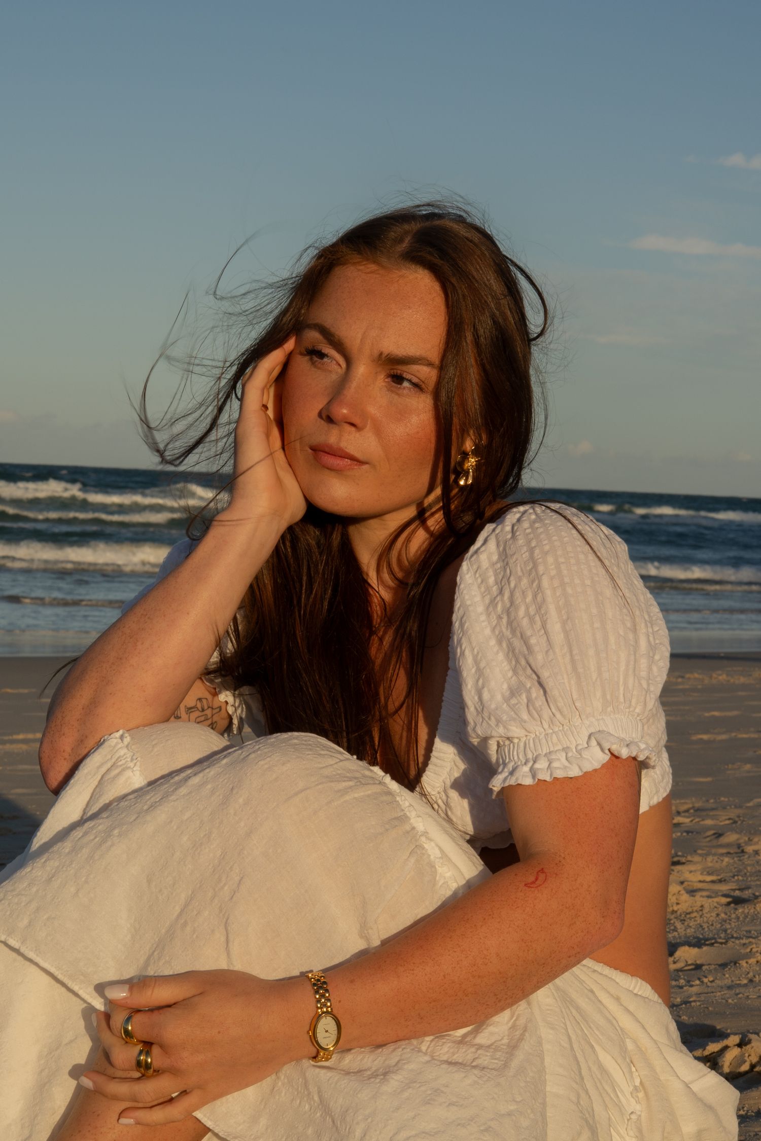Solo portrait natural, golden sunset with gorgeous lighting - Photos by Bailey Rose Gold Coast