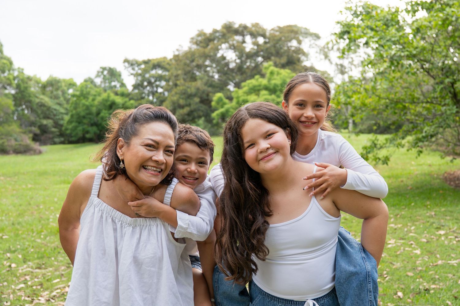 Unposed Family portrait in outdoor setting — Photos by Bailey Rose Brisbane