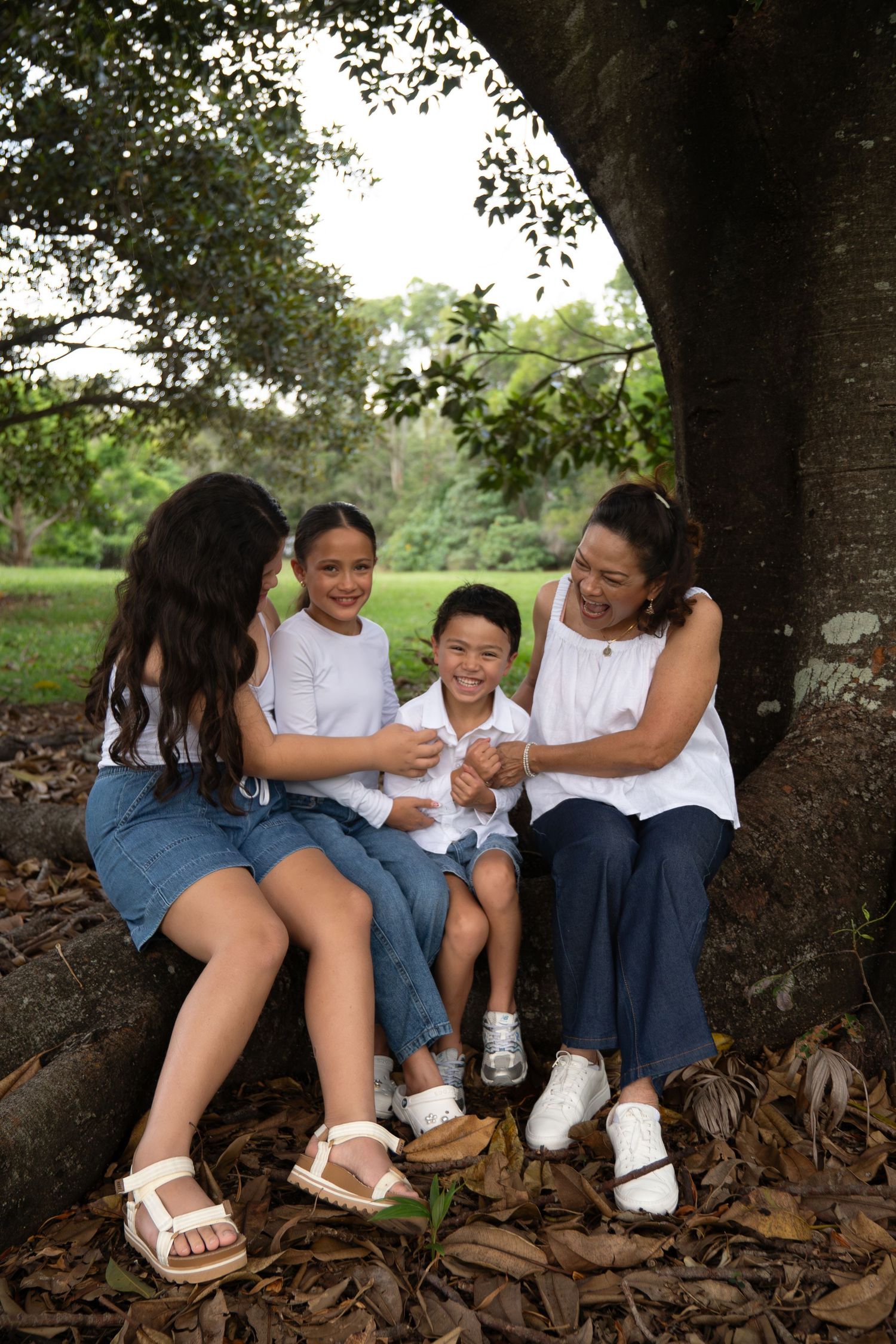 Unposed Family portrait in outdoor setting — Photos by Bailey Rose Brisbane