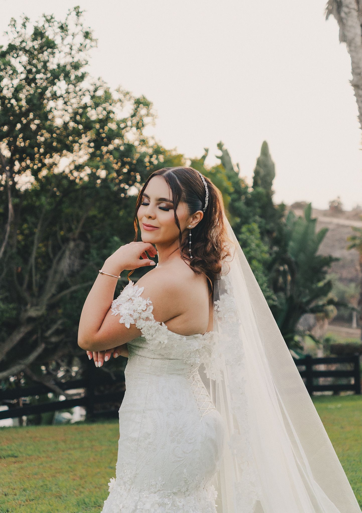 Retrato de novia durante su sesión de novios - Finite Estudio