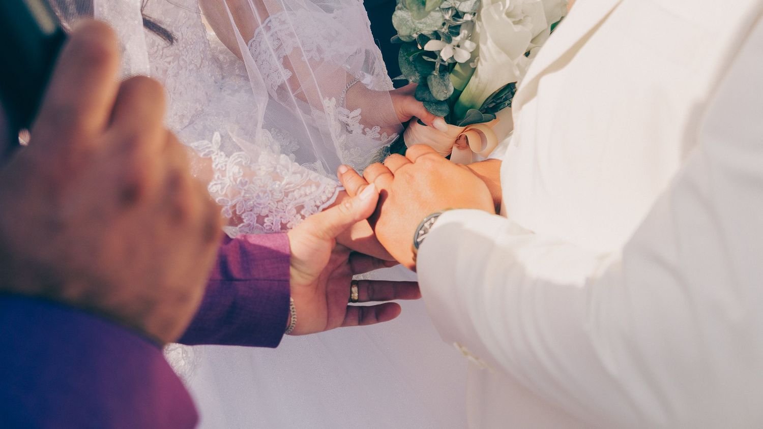 Momentos auténticos de boda sin poses forzadas.