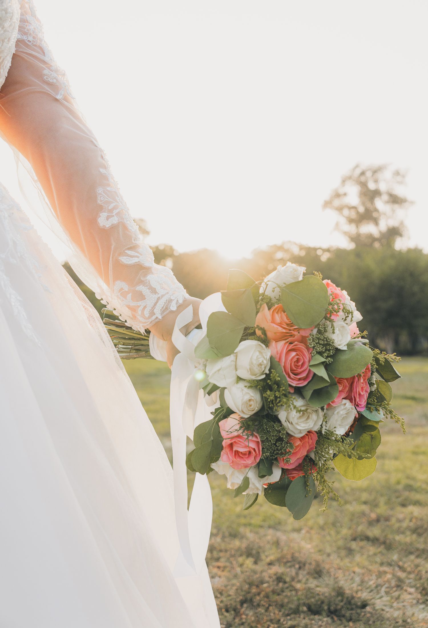 Ramo de novia al atardecer en una boda en Tijuana