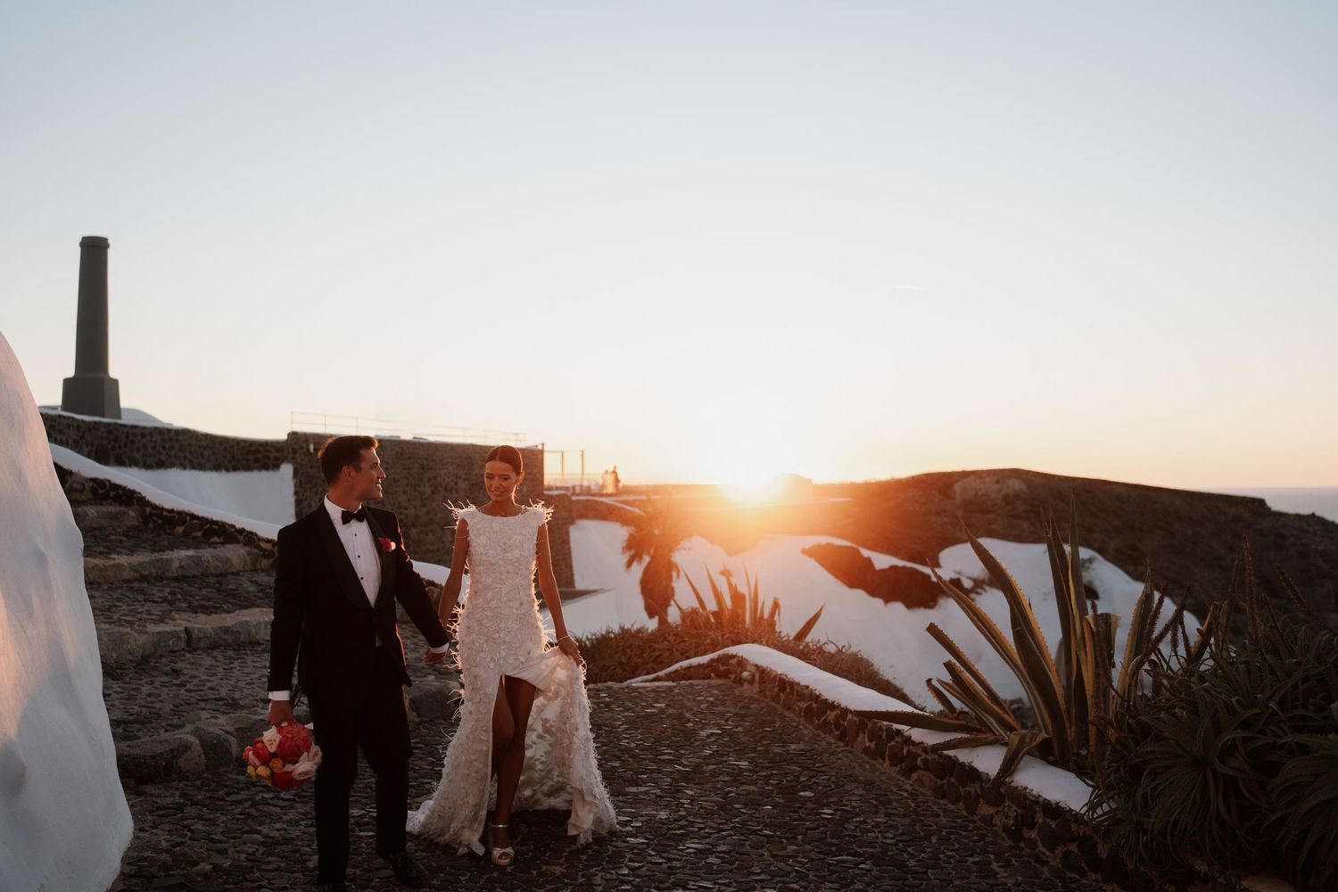 luxury santorini wedding photography caldera view bride groom golden hour santorini photographer

santorini proposal photoshoot romantic cou