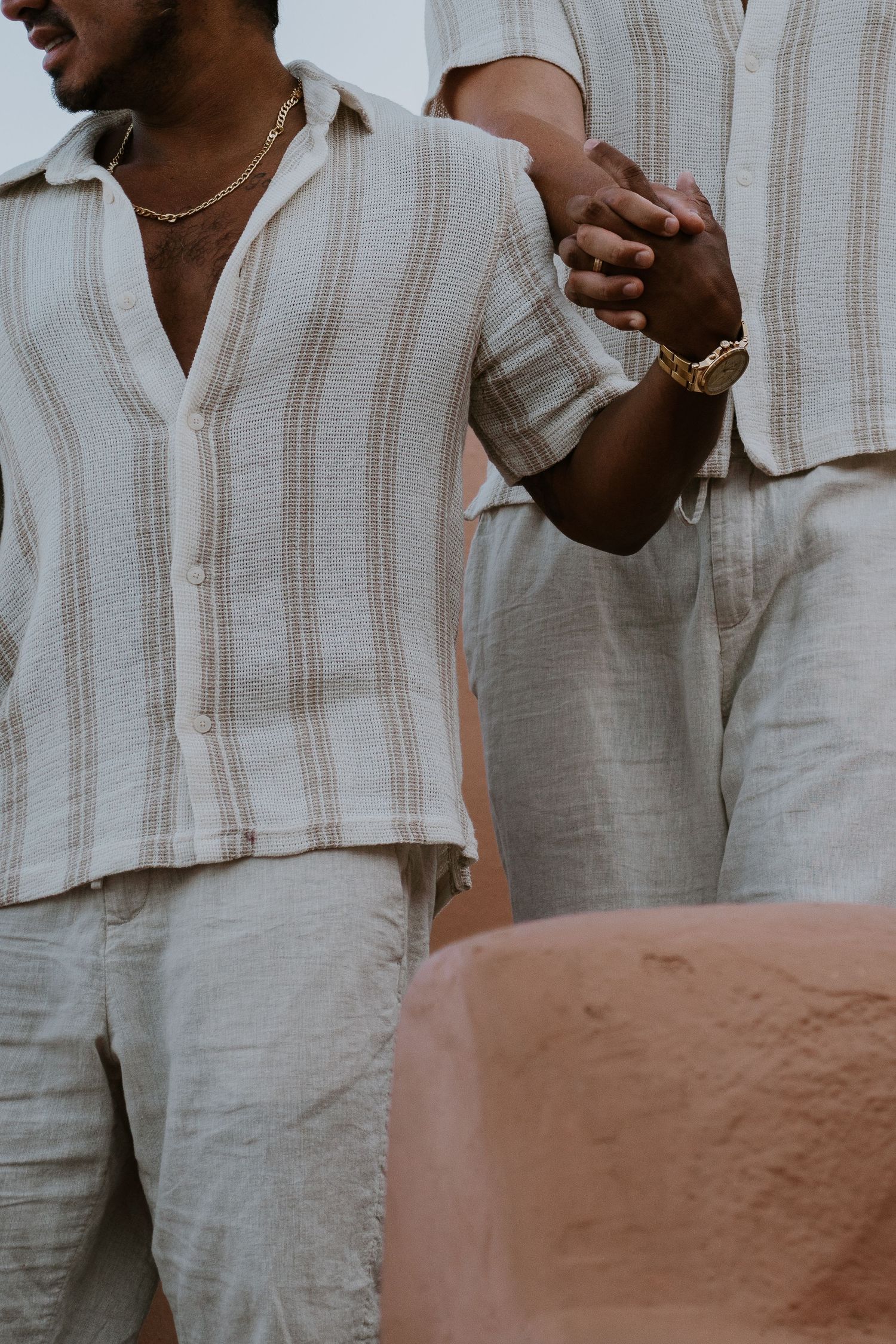 santorini engagement photoshoot cinematic couple oia santorini photographer luxury session