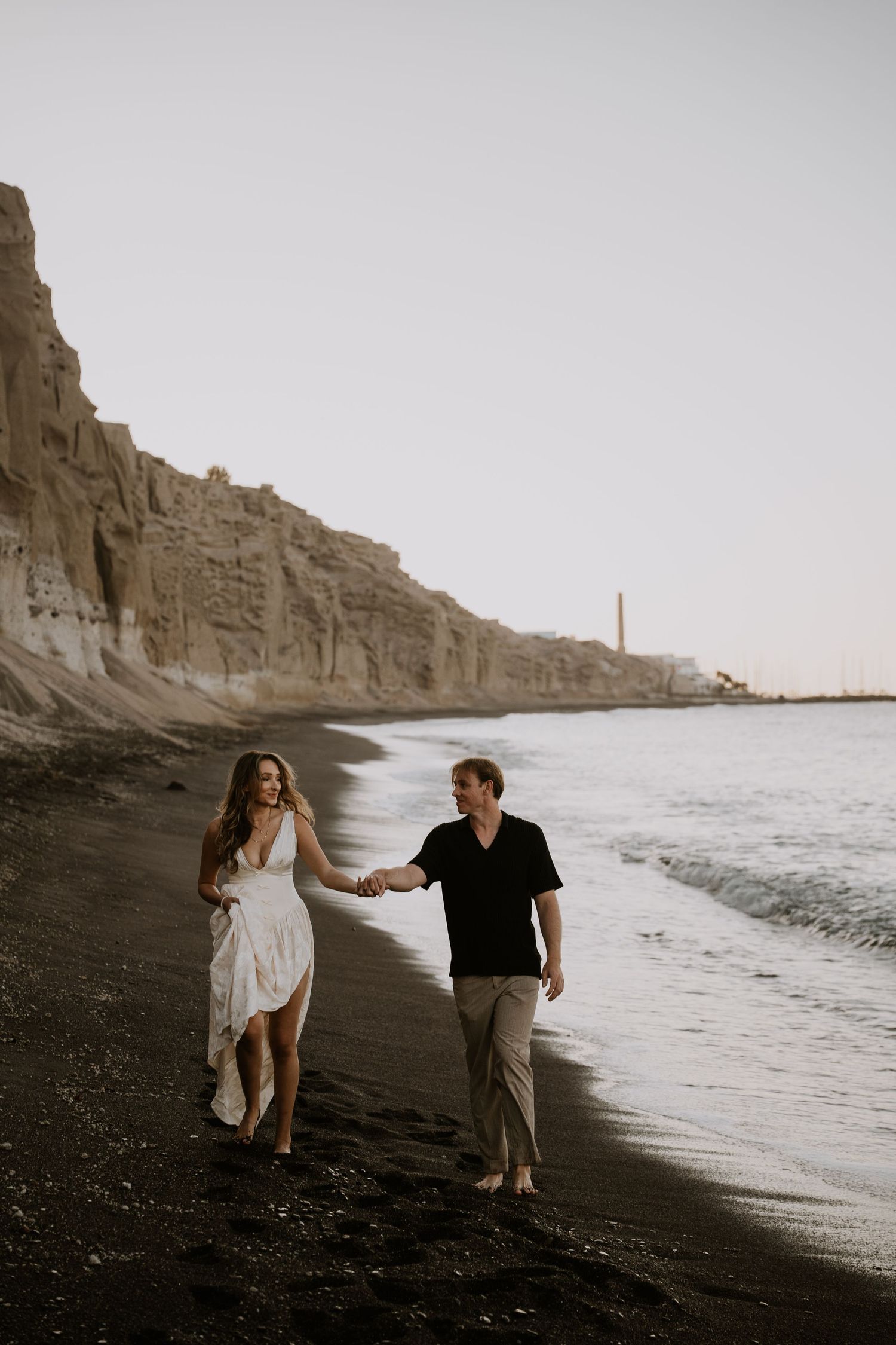 santorini engagement photoshoot cinematic couple oia santorini photographer luxury session