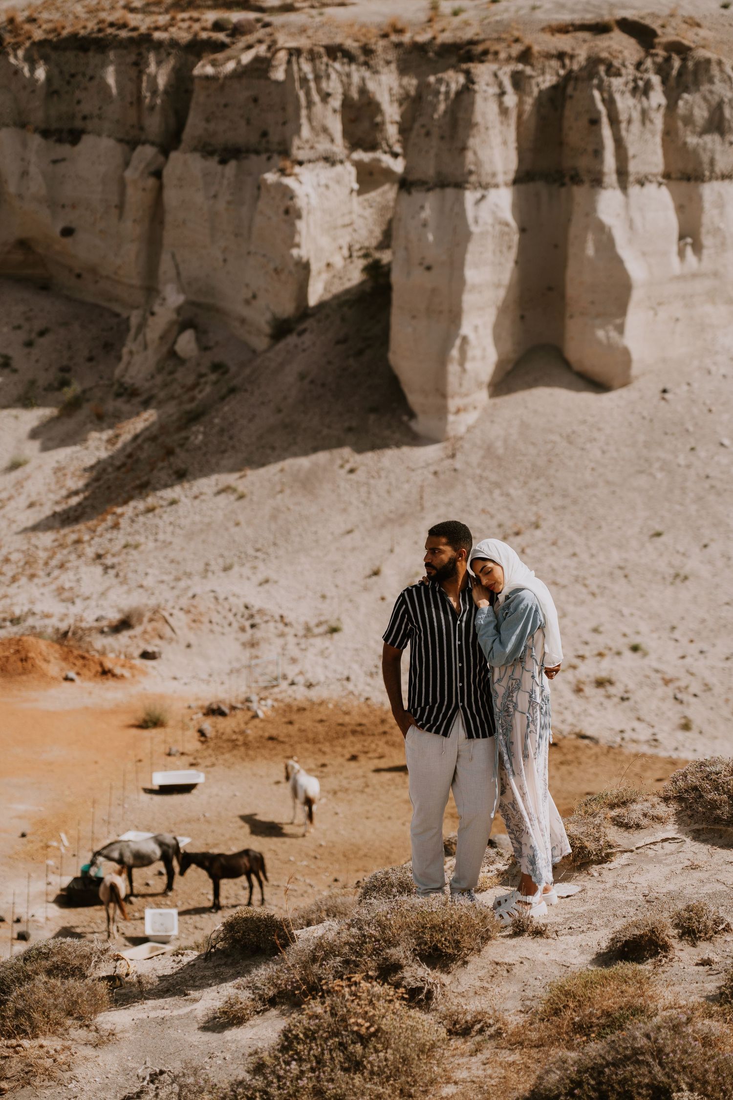 santorini couple photoshoot oia blue domes romantic couple photography santorini greece
