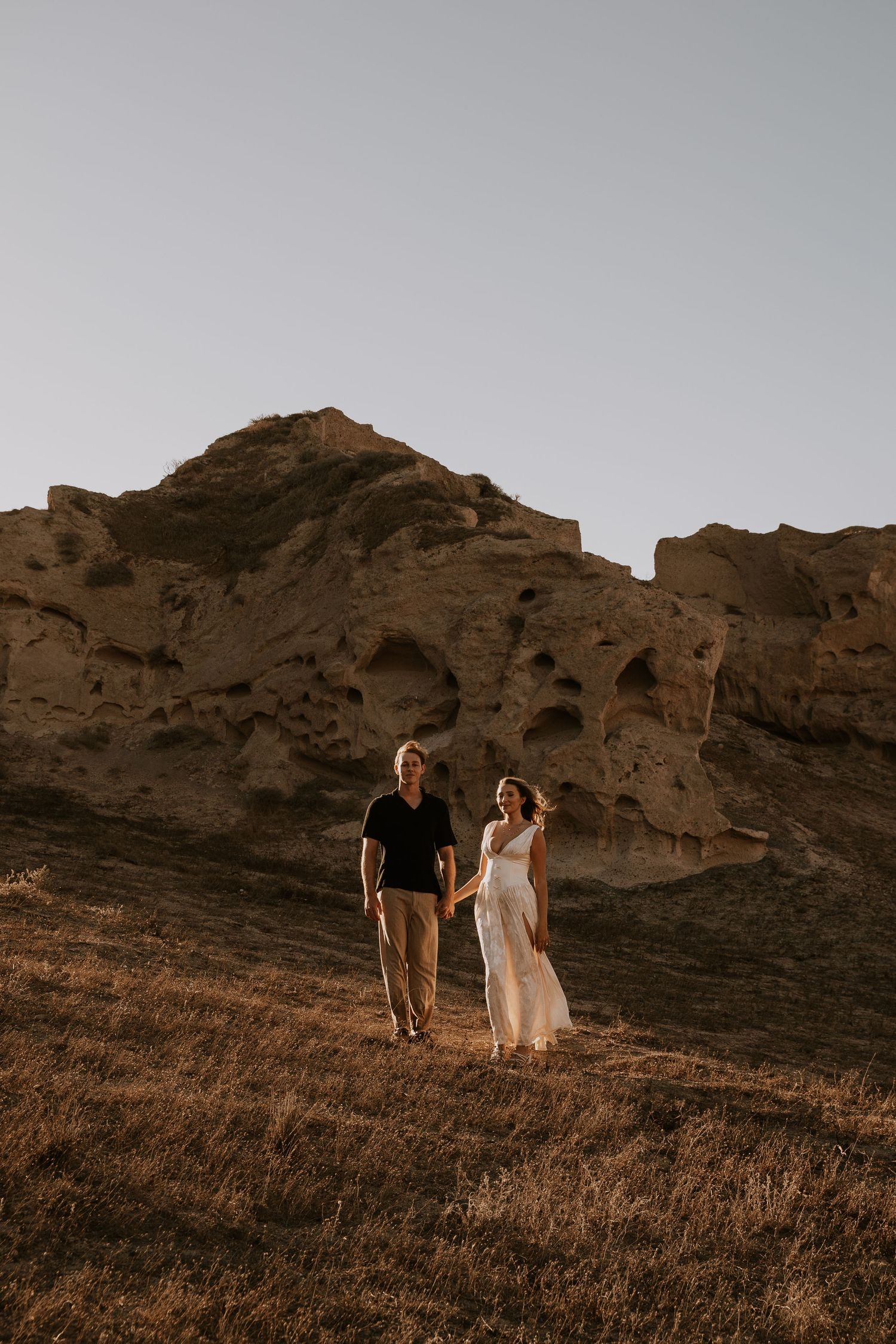 santorini engagement photoshoot cinematic couple photography oia santorini photographer luxury session