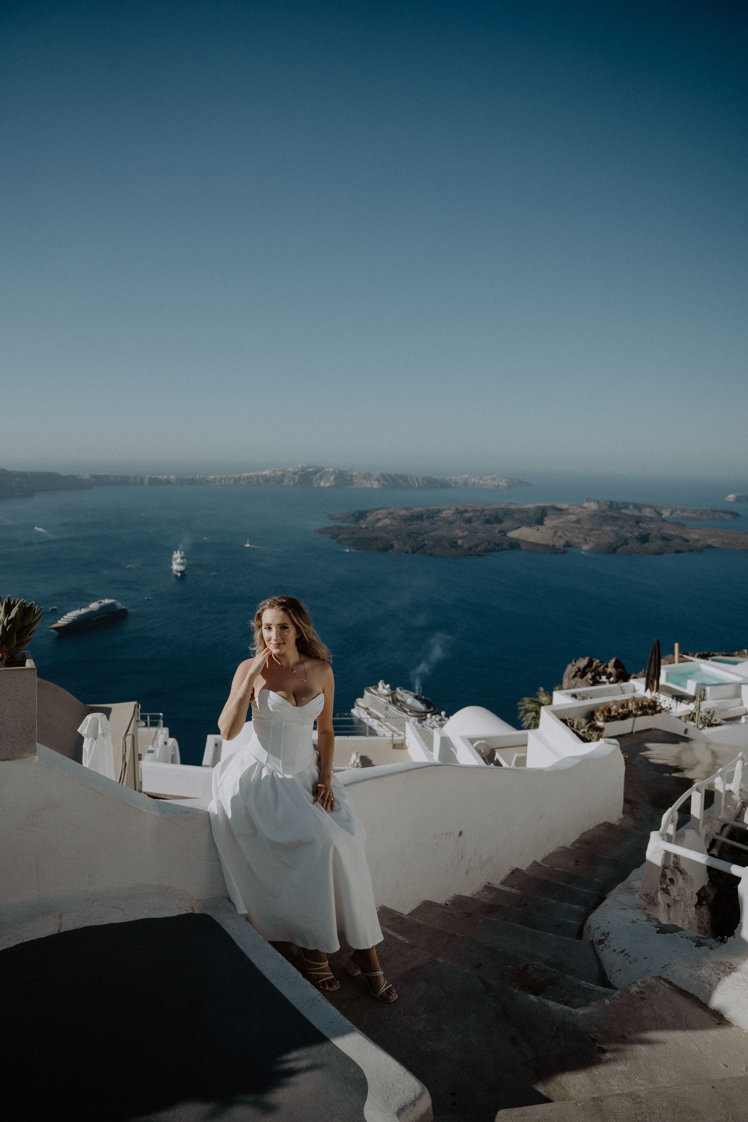 santorini engagement photoshoot cinematic couple photography oia santorini photographer luxury session