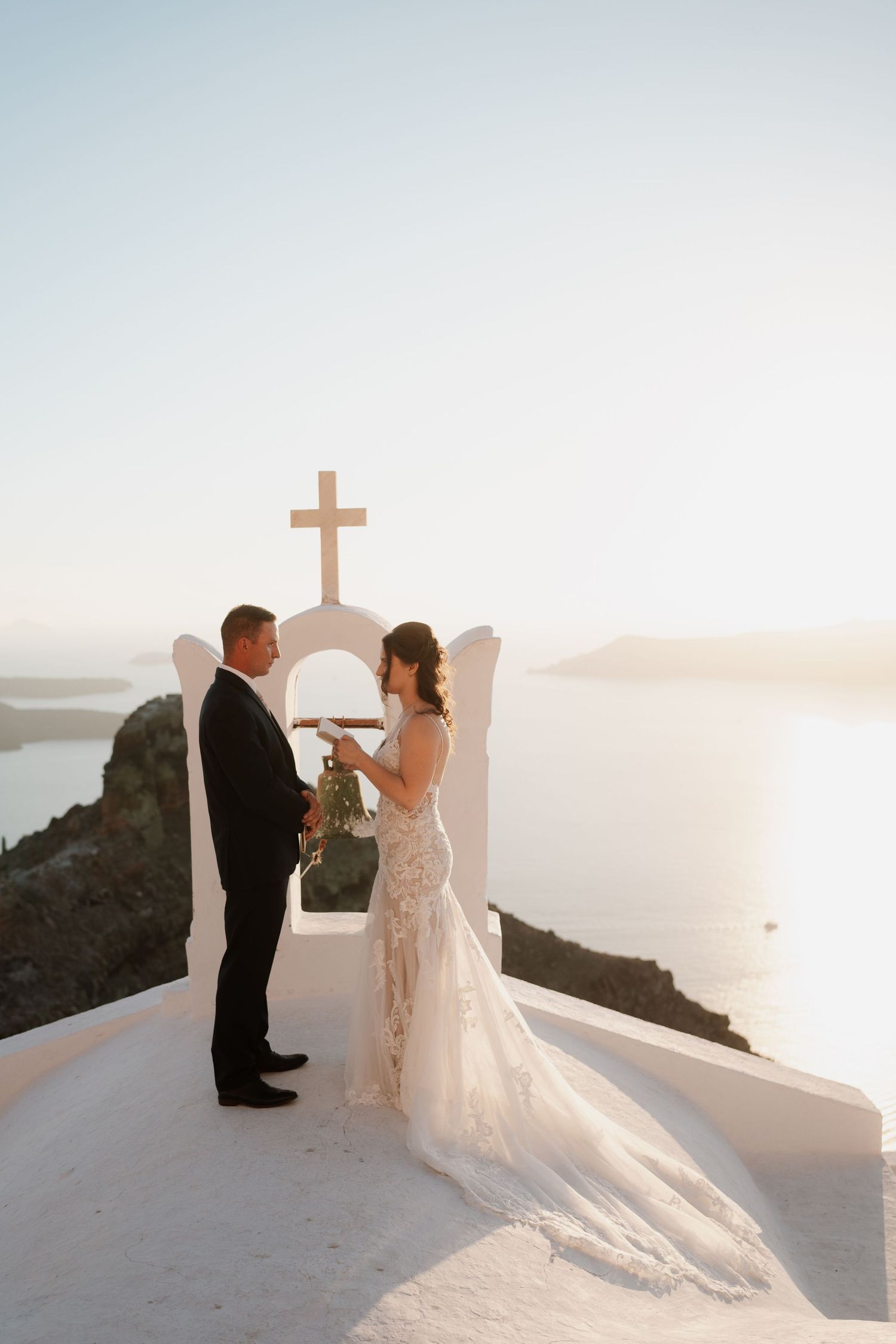 santorini engagement photoshoot cinematic couple oia santorini photographer luxury session