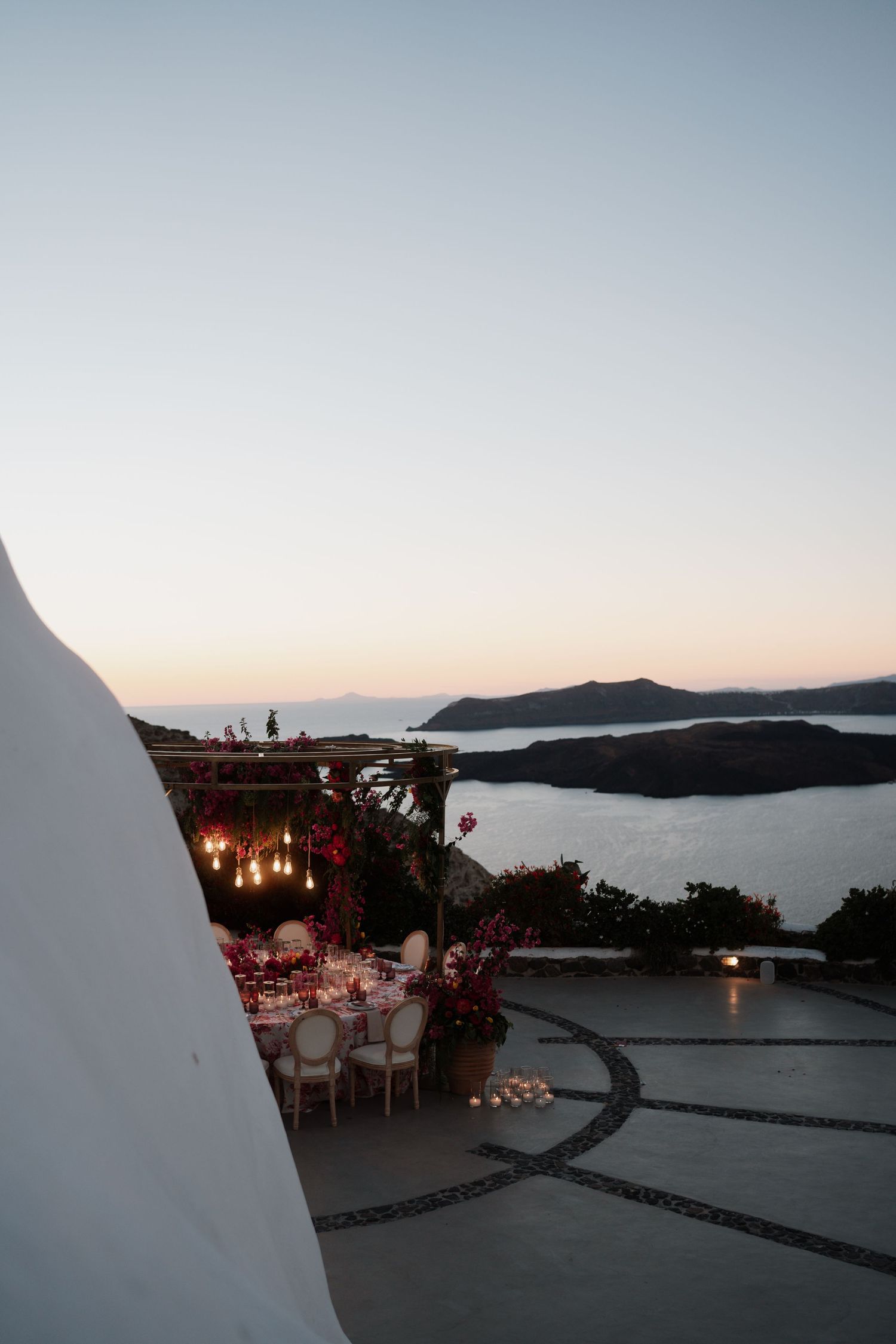 luxury santorini wedding photography caldera view bride groom golden hour santorini photographer

santorini proposal photoshoot romantic cou
