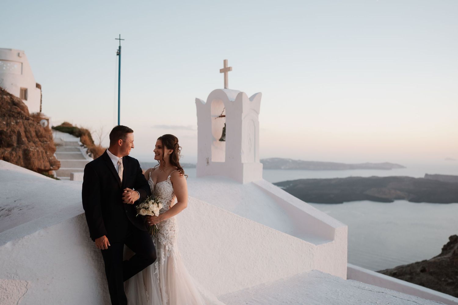santorini engagement photoshoot cinematic couple oia santorini photographer luxury session