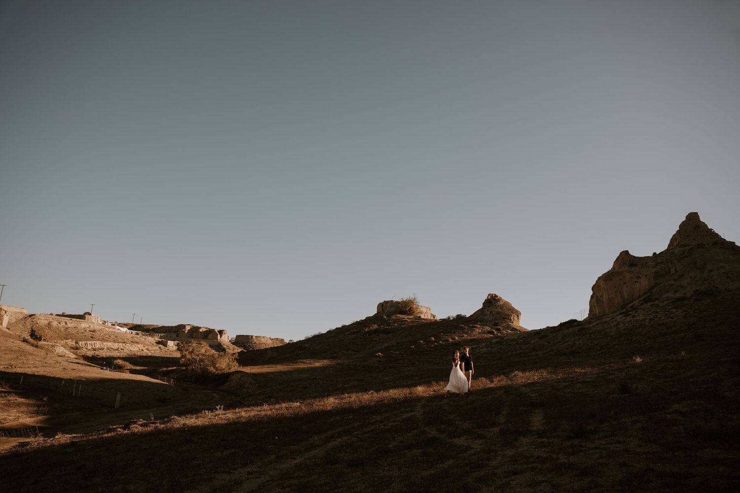 santorini elopement photographer luxury wedding santorini caldera couple ceremony aegean sea view