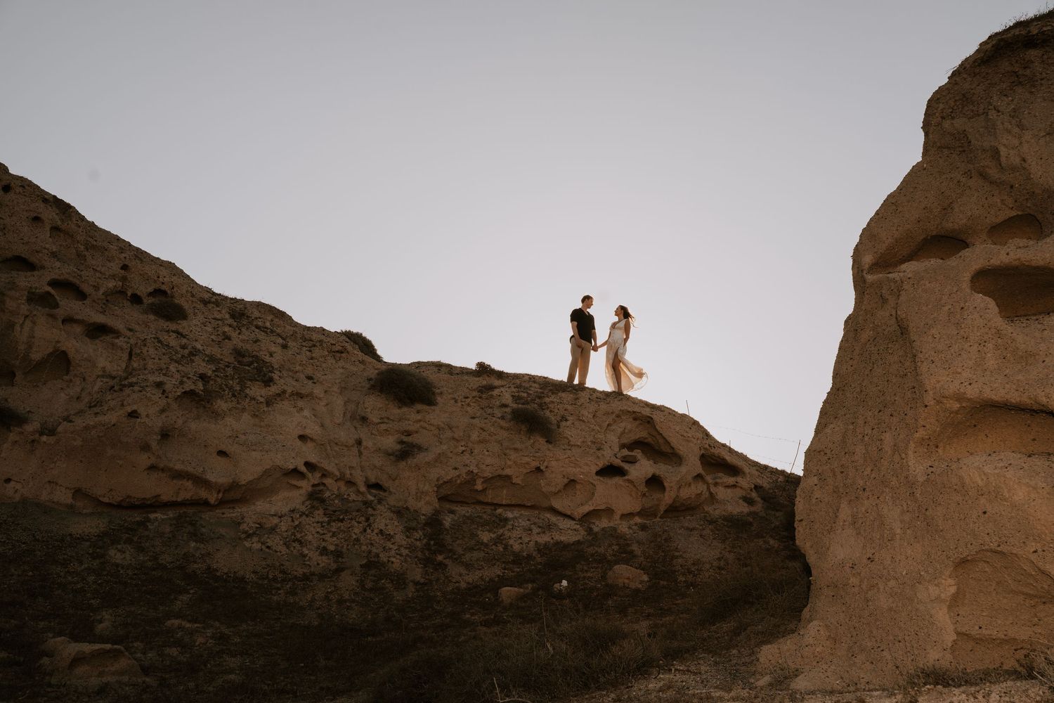 santorini engagement photoshoot cinematic couple photography oia santorini photographer luxury session