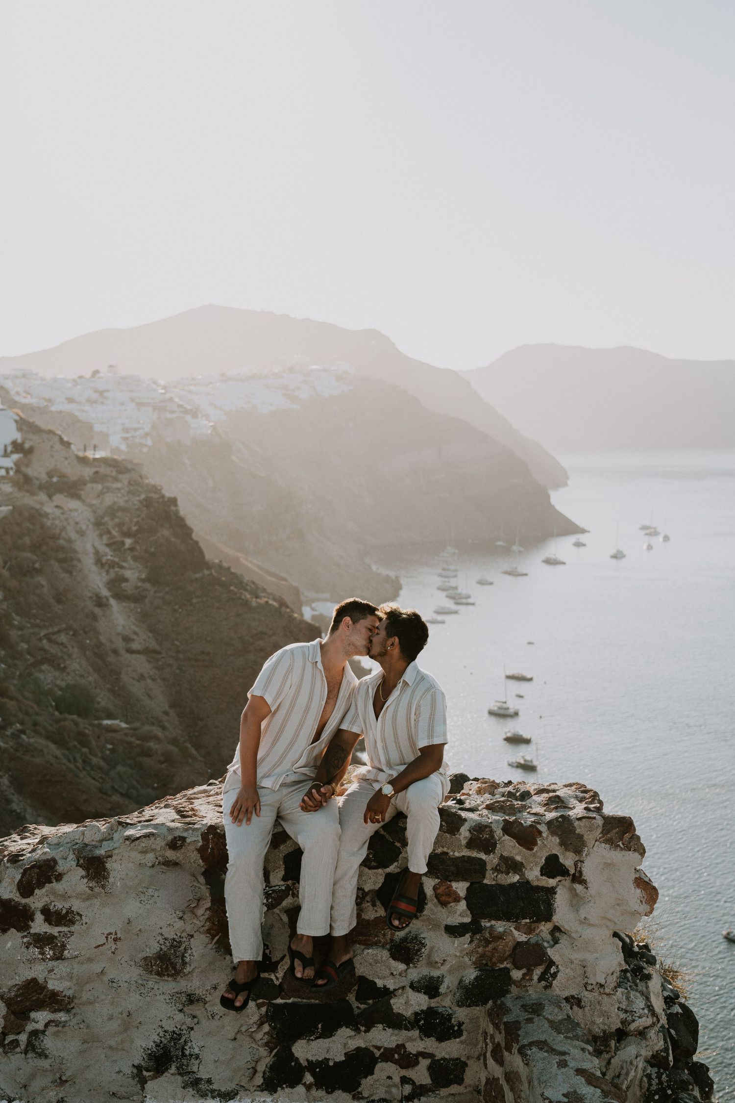 santorini engagement photoshoot cinematic couple oia santorini photographer luxury session