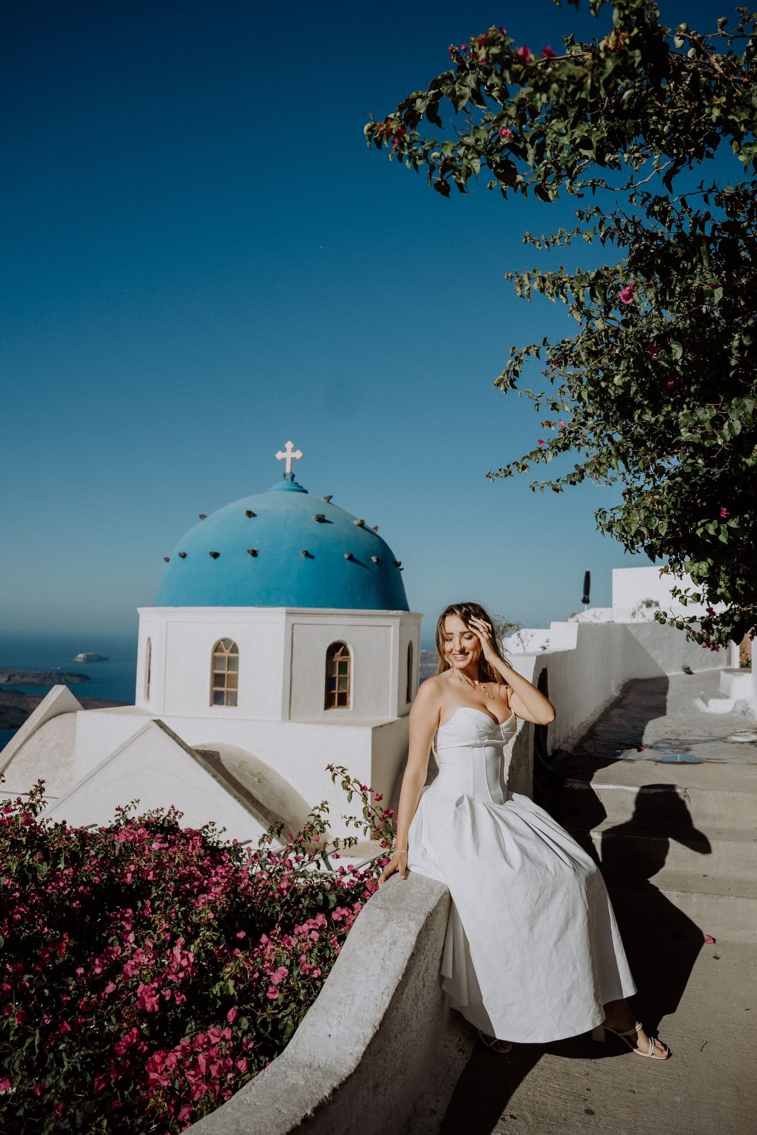santorini engagement photoshoot cinematic couple photography oia santorini photographer luxury session