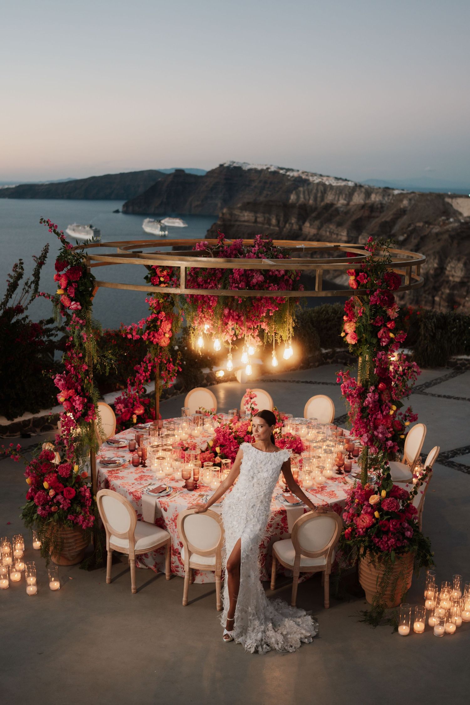 santorini photographer couple session oia sunset blue domes romantic photoshoot greece