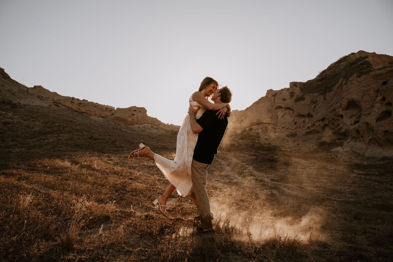 santorini engagement photoshoot cinematic couple photography oia santorini photographer luxury session
