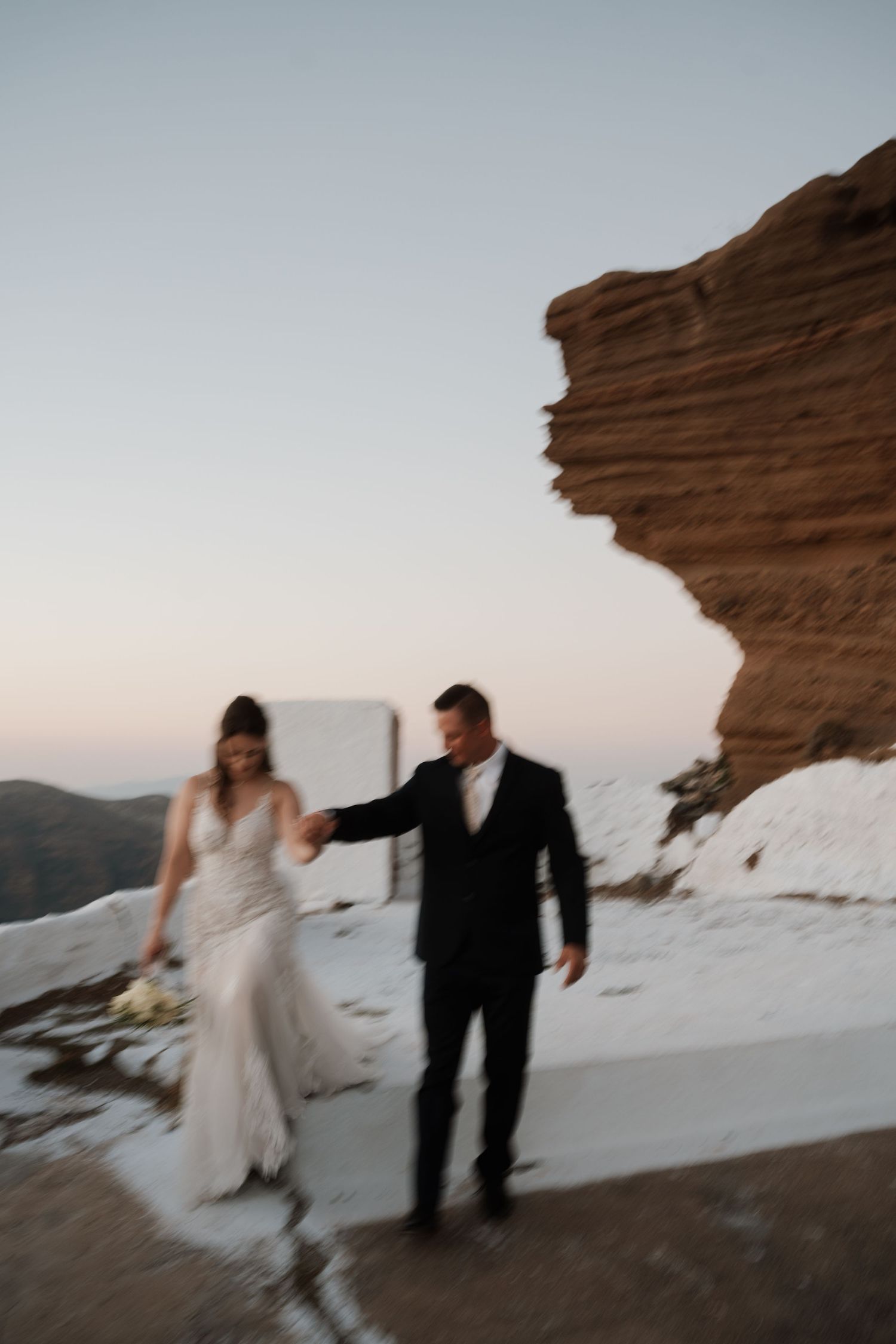 santorini couple photoshoot oia blue domes romantic couple photography santorini greece