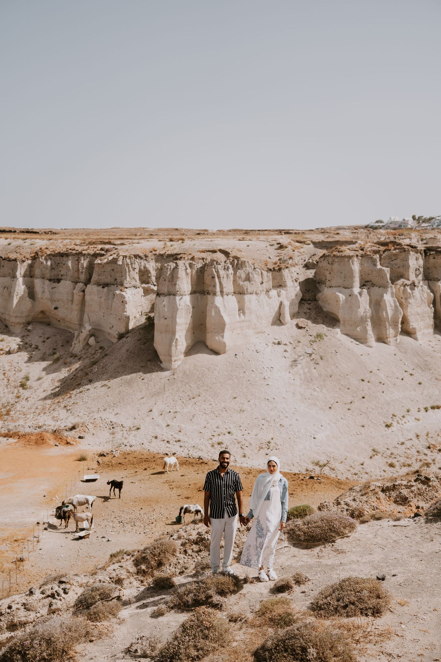 santorini couple photoshoot oia blue domes romantic couple photography santorini greece