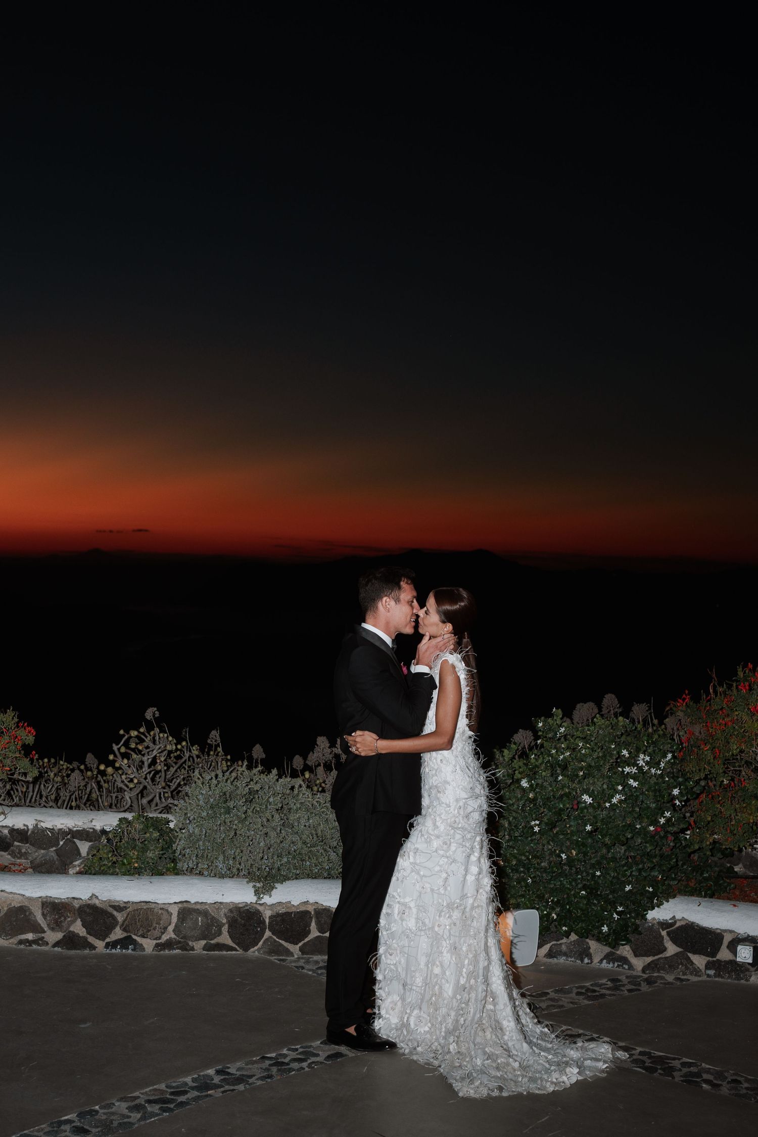 luxury santorini wedding photography caldera view bride groom golden hour santorini photographer

santorini proposal photoshoot romantic cou