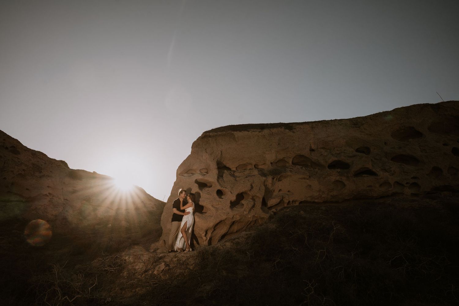 santorini engagement photoshoot cinematic couple photography oia santorini photographer luxury session