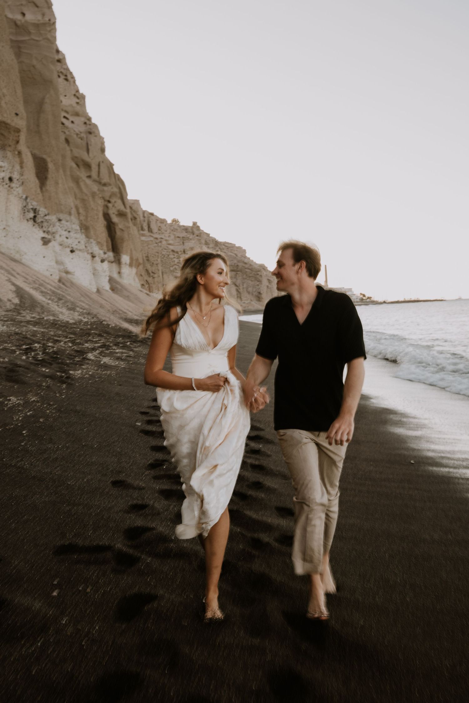 santorini photographer couple session oia sunset blue domes romantic photoshoot greece