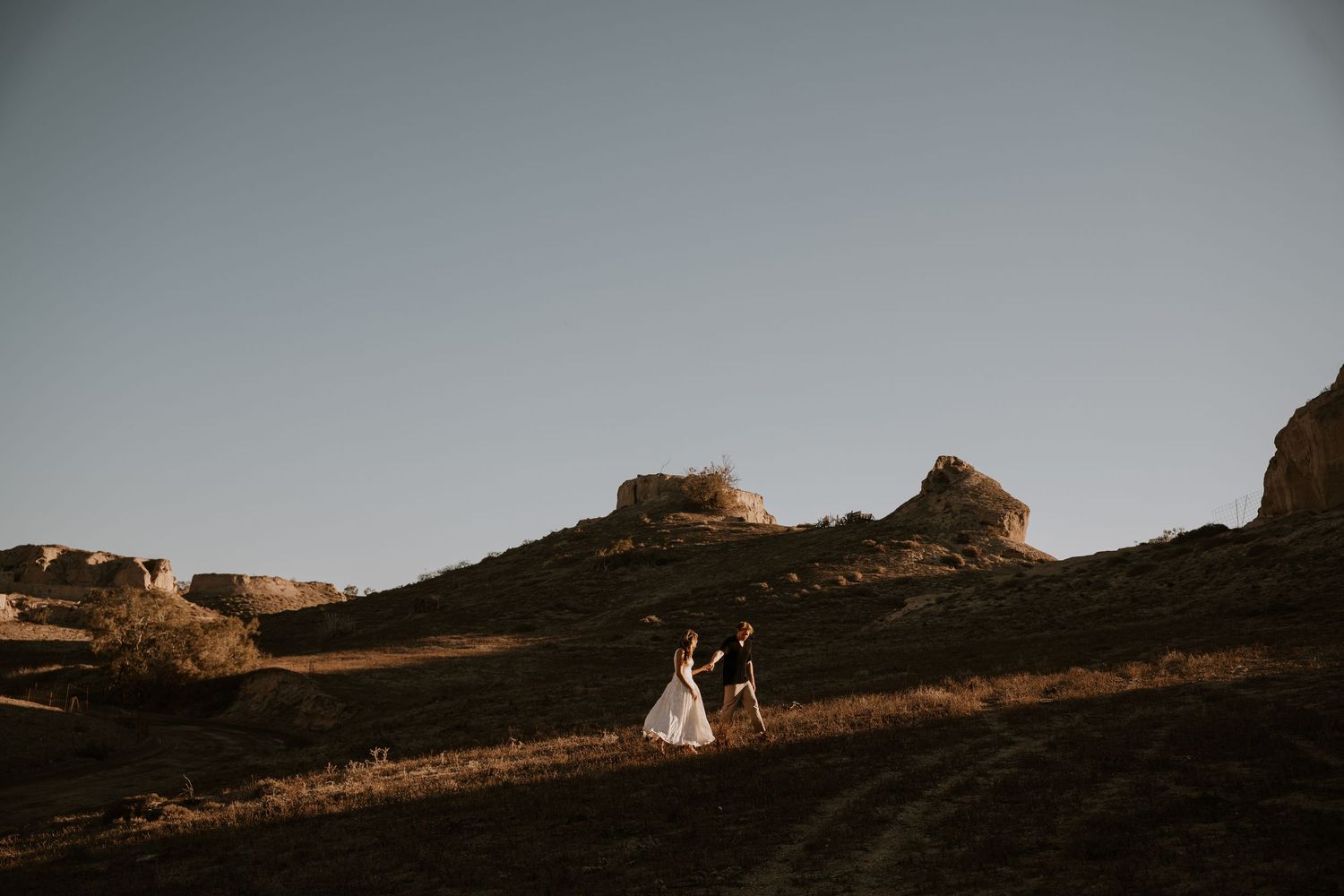 santorini elopement photographer luxury wedding santorini caldera couple ceremony aegean sea view