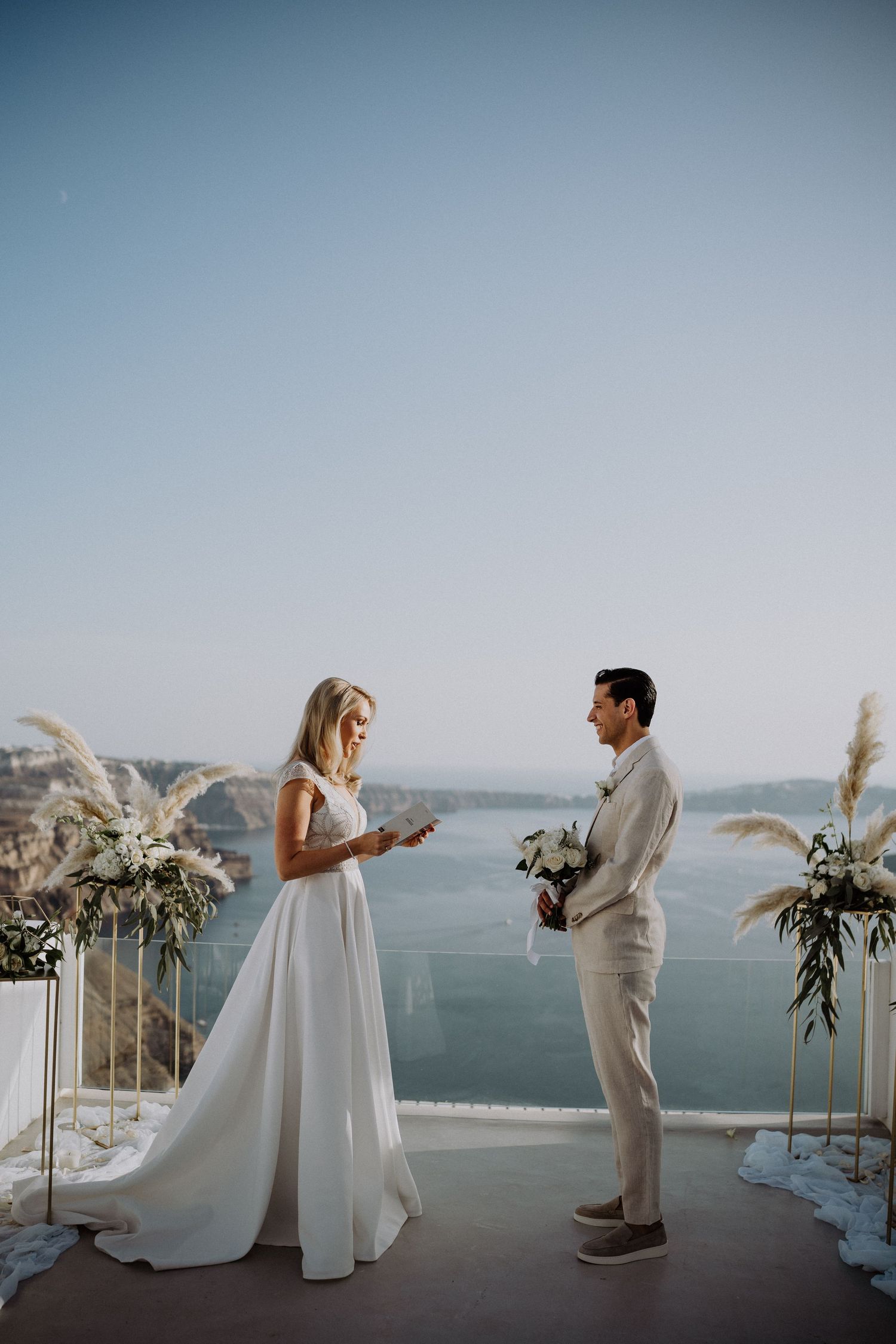 santorini engagement photoshoot cinematic couple oia santorini photographer luxury session