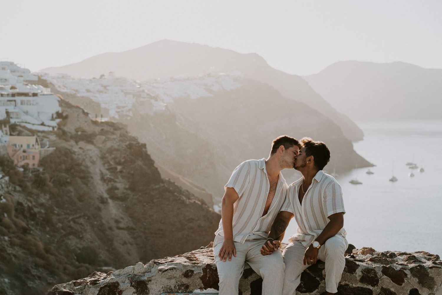 professional-couple-photographer-santorini