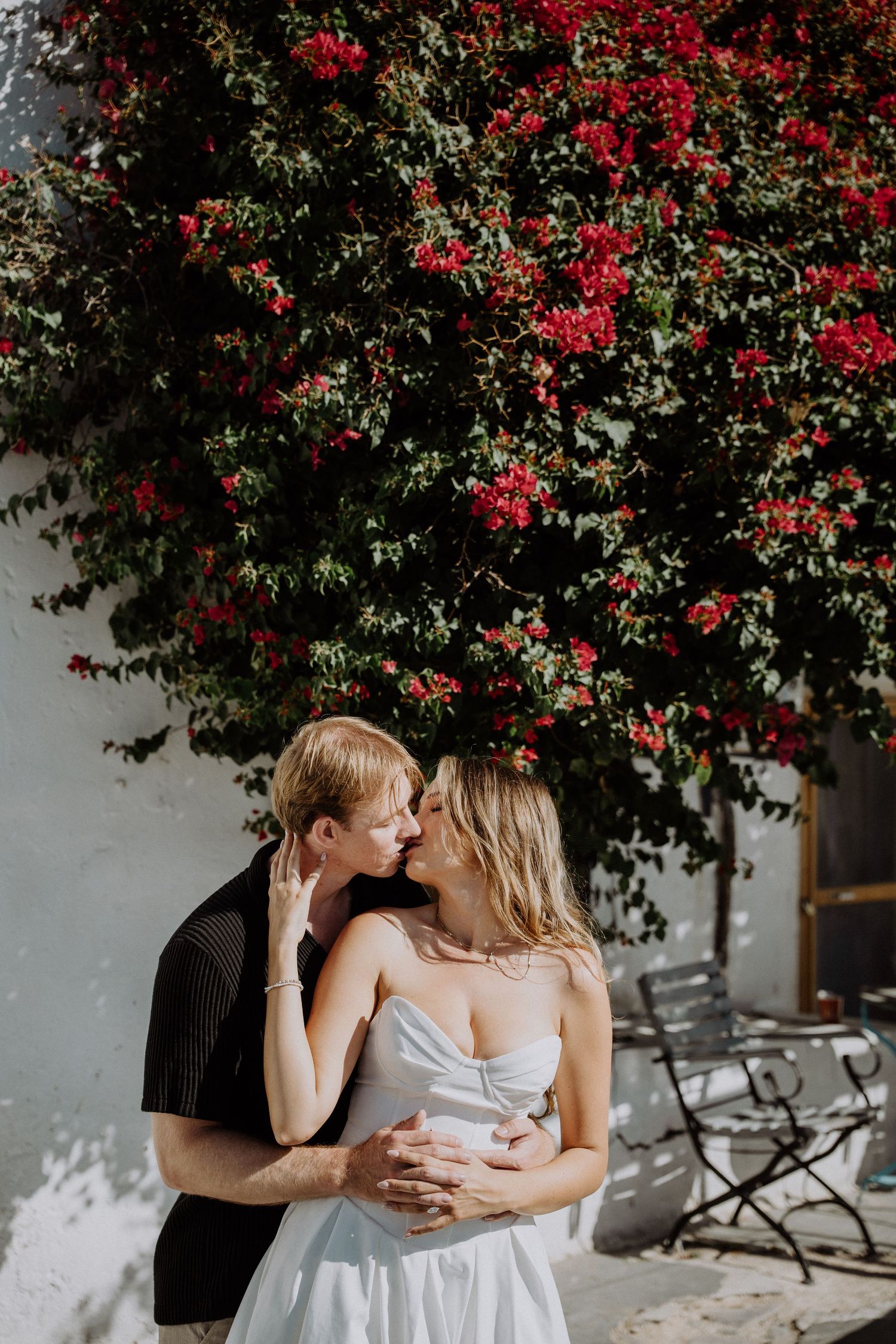 santorini elopement photographer luxury wedding santorini caldera couple ceremony aegean sea view