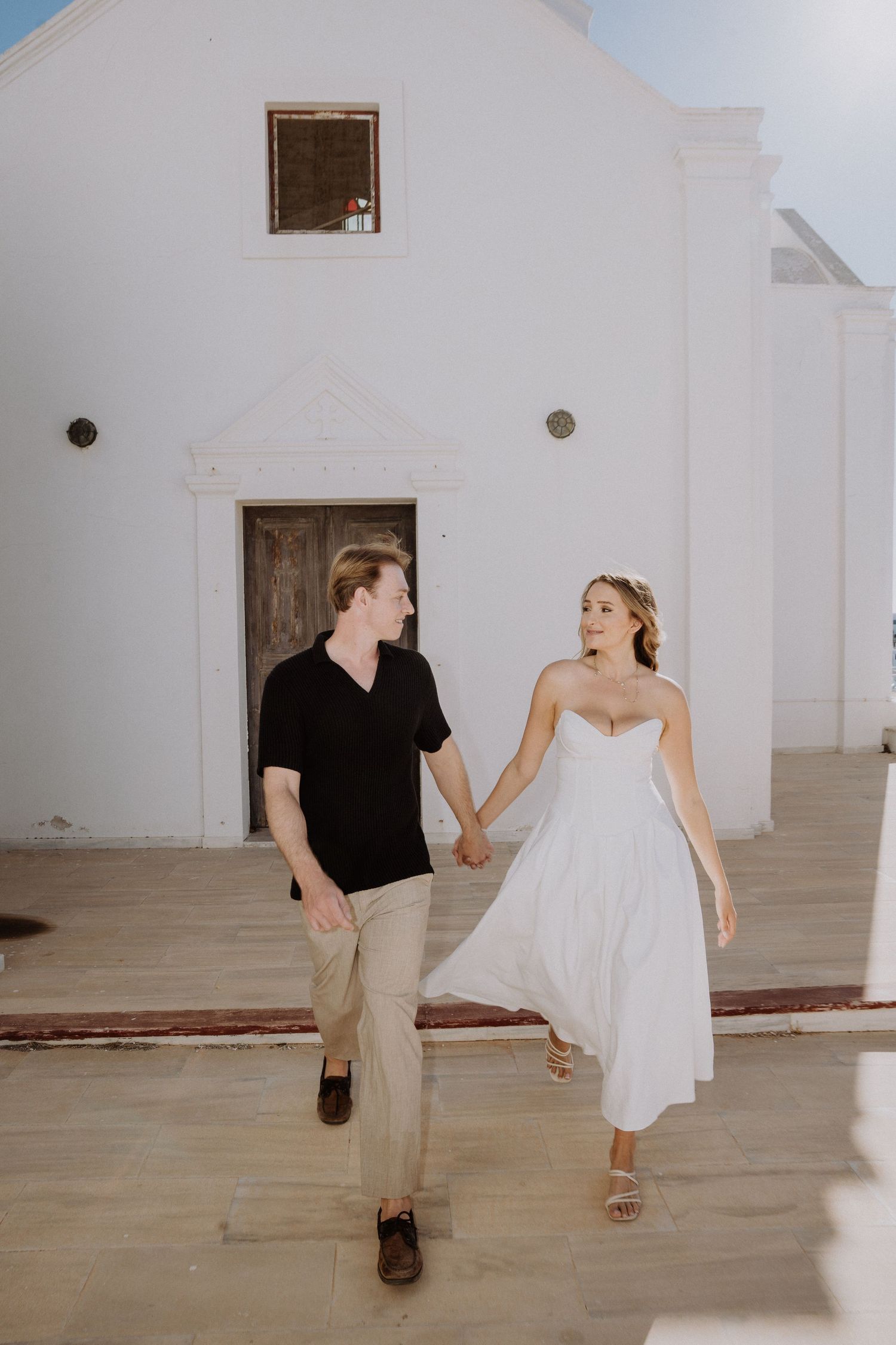 santorini photographer couple session oia sunset blue domes romantic photoshoot greece
