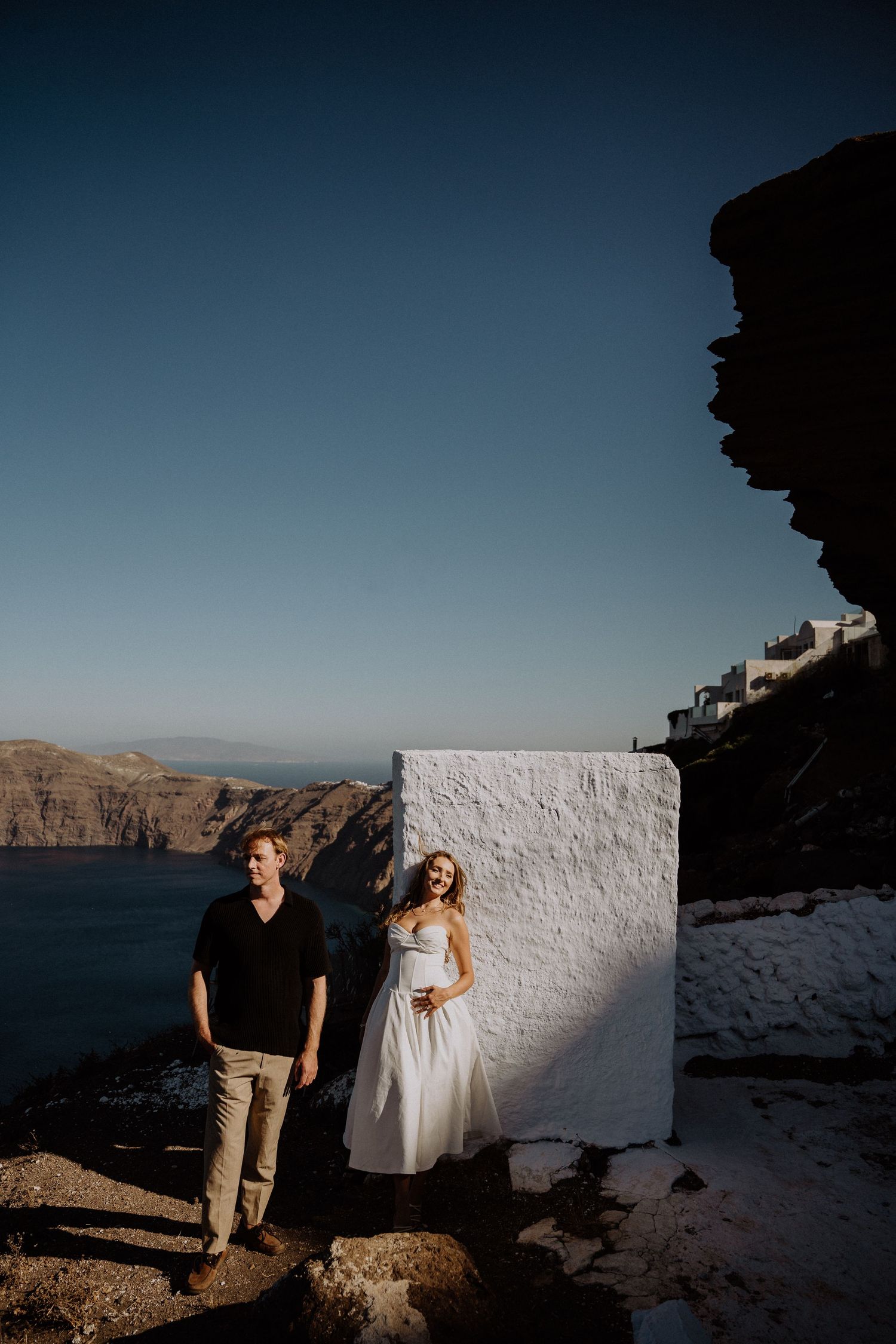 santorini photographer couple session oia sunset blue domes romantic photoshoot greece