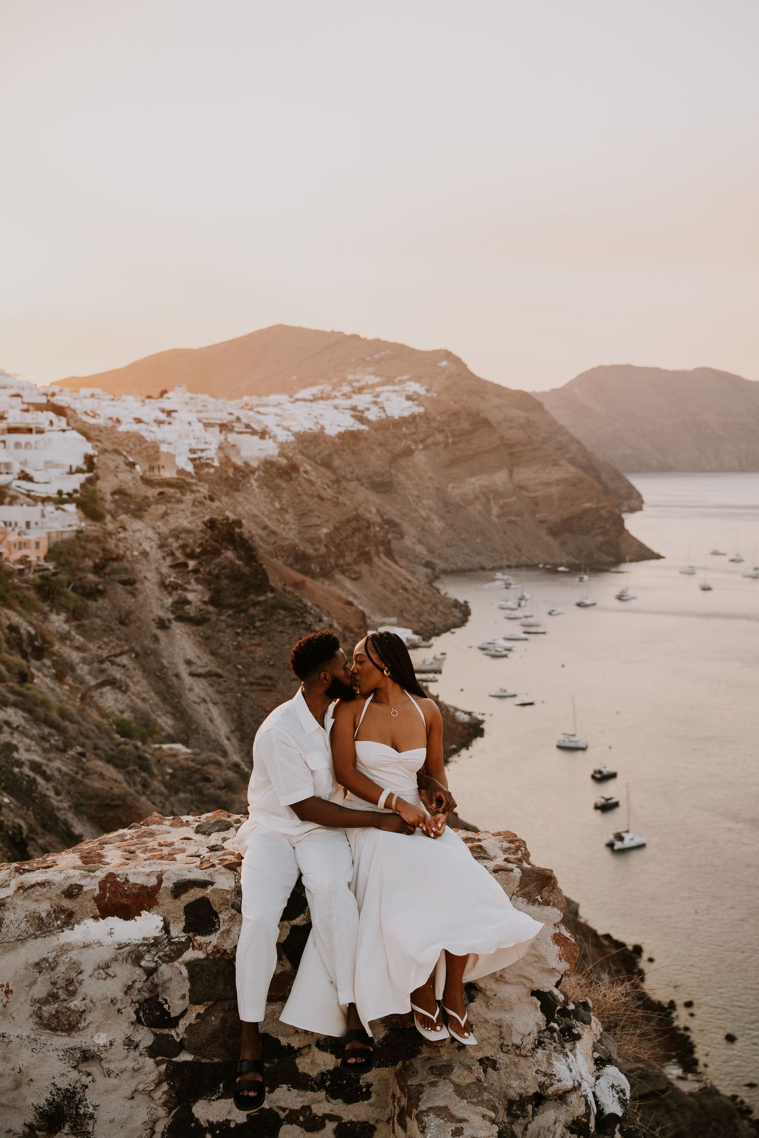 professional-couple-photographer-santorini