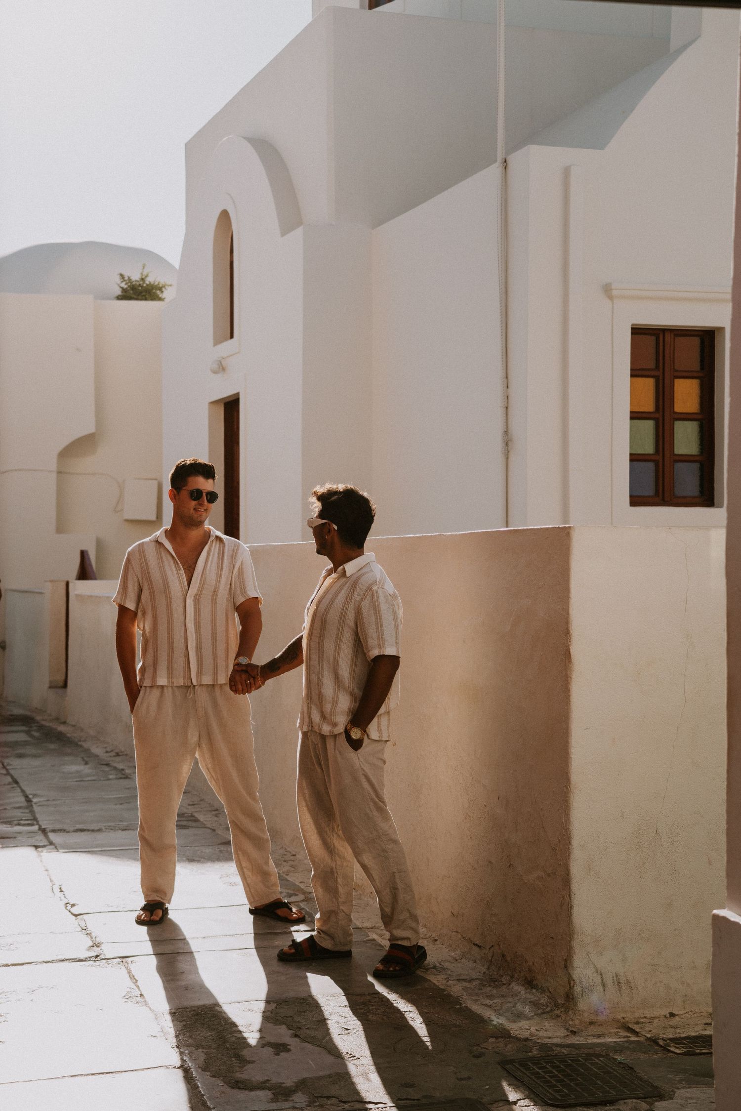 santorini couple photoshoot oia blue domes romantic couple photography santorini greece