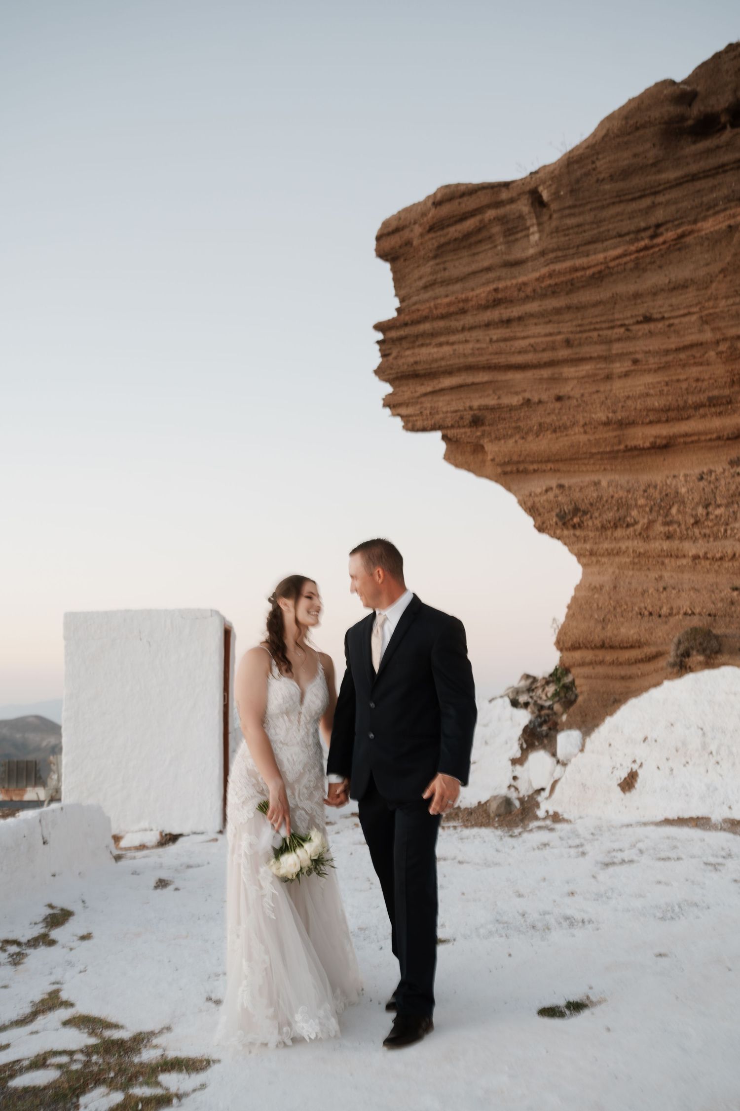 santorini couple photoshoot oia blue domes romantic couple photography santorini greece