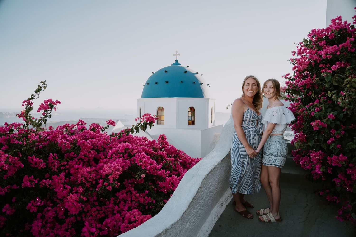 professional-couple-photographer-santorini